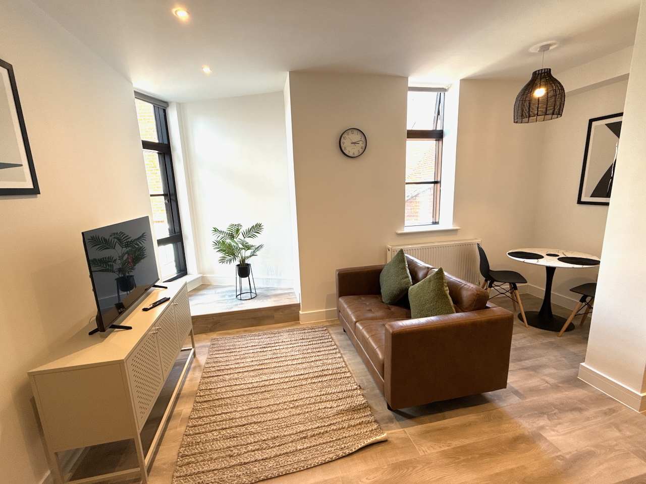 Luxury 1 bed - 6 Queen Street, Abingdon -  Centrally located, parking subject to availability in 20 Queen Street OX14 3LN - Property image 14 - VivreStays