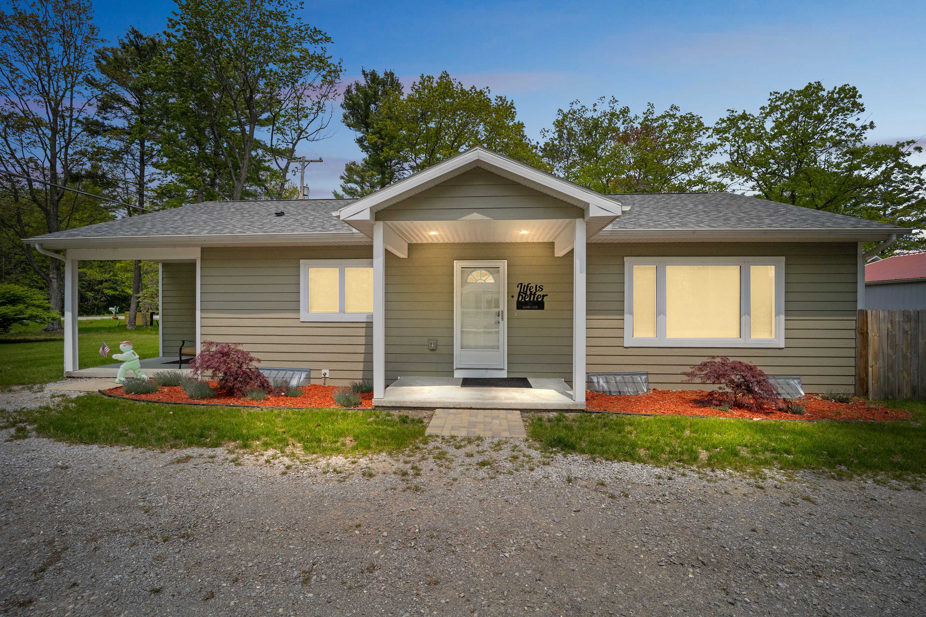 Cottage 9 - 3BR Lake Retreat | Stunning Views — Greenbush, MI — vacation rental