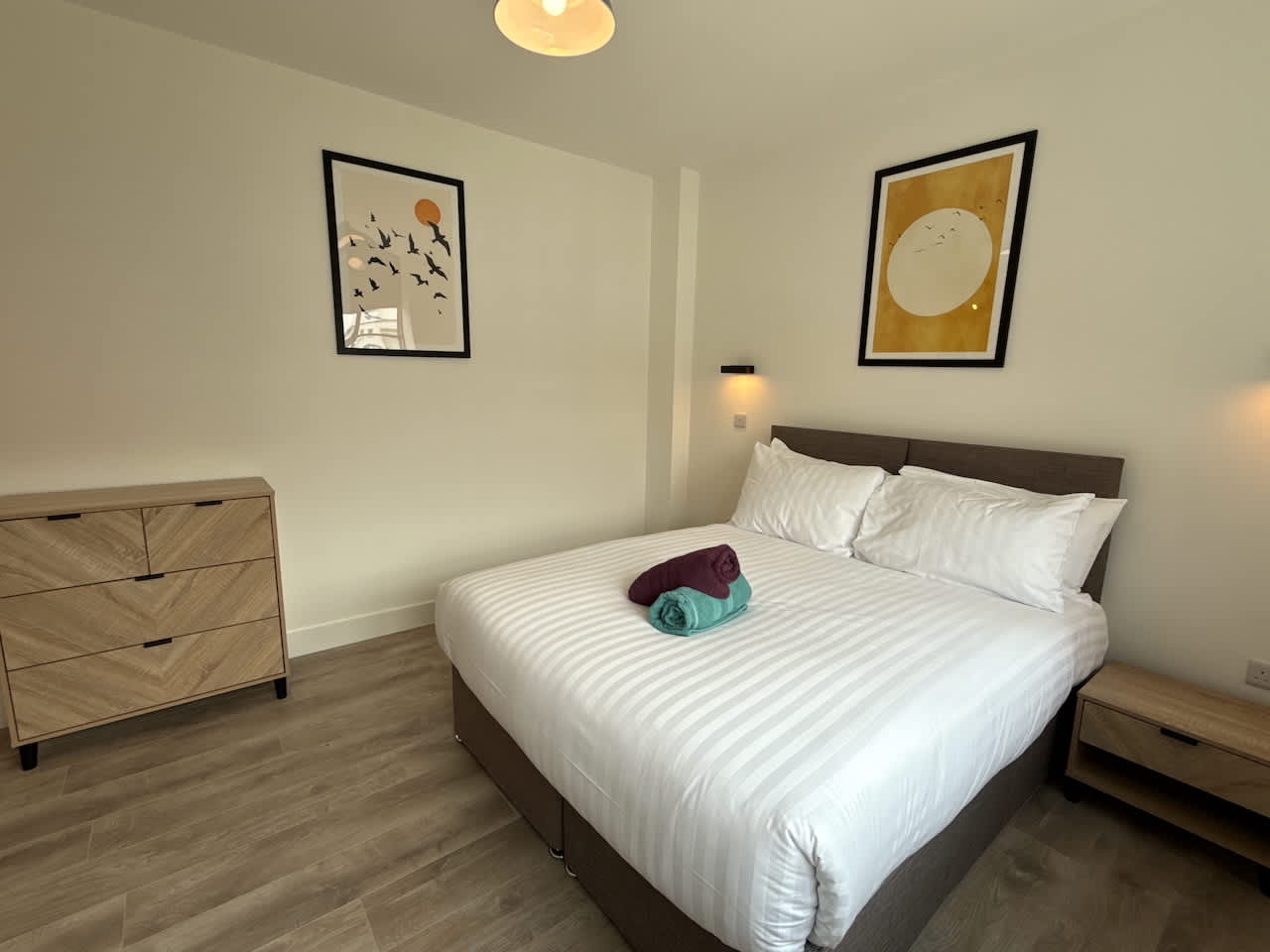 High quality 2 bedroom, 2 bathroom First floor,  centrally located - 3 Queen Street - Ashbrook Serviced Apartments in 20 Queen Street OX14 3LN - Property image 11 - VivreStays