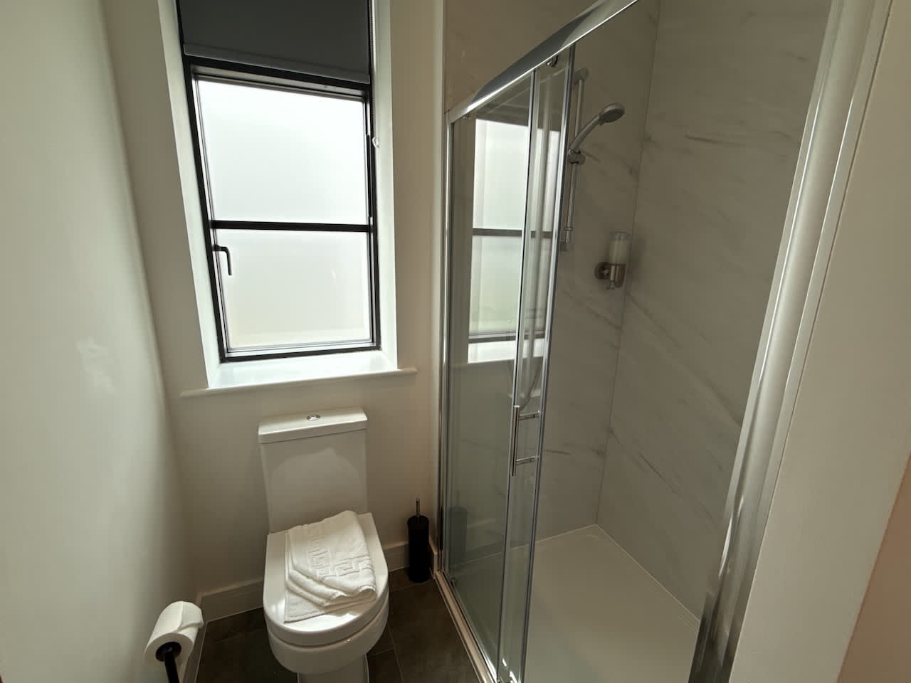 High quality 2 bedroom, 2 bathroom First floor,  centrally located - 3 Queen Street - Ashbrook Serviced Apartments in 20 Queen Street OX14 3LN - Property image 14 - VivreStays