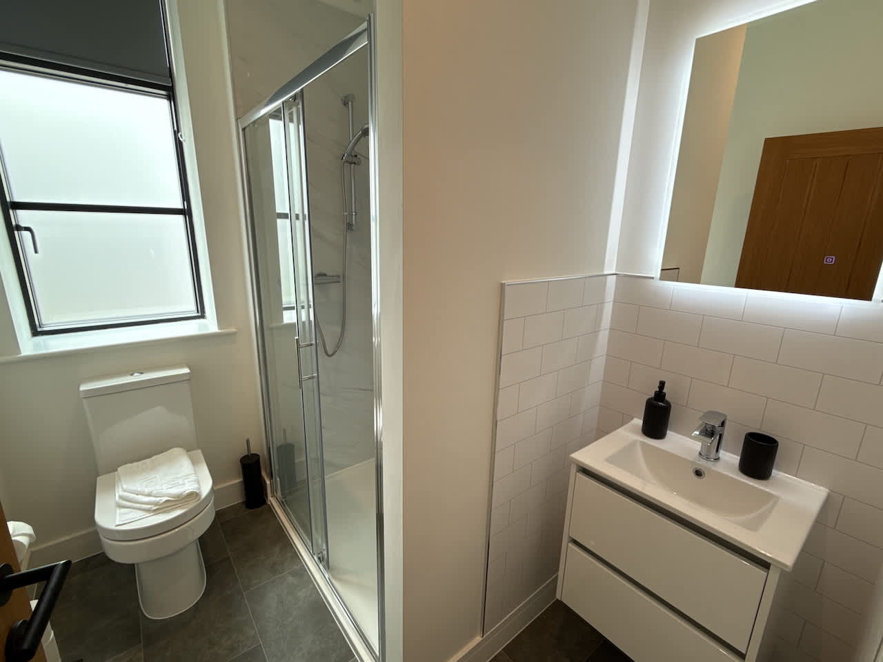 High quality 2 bedroom, 2 bathroom First floor,  centrally located - 3 Queen Street - Ashbrook Serviced Apartments in 20 Queen Street OX14 3LN - Property image 13 - VivreStays