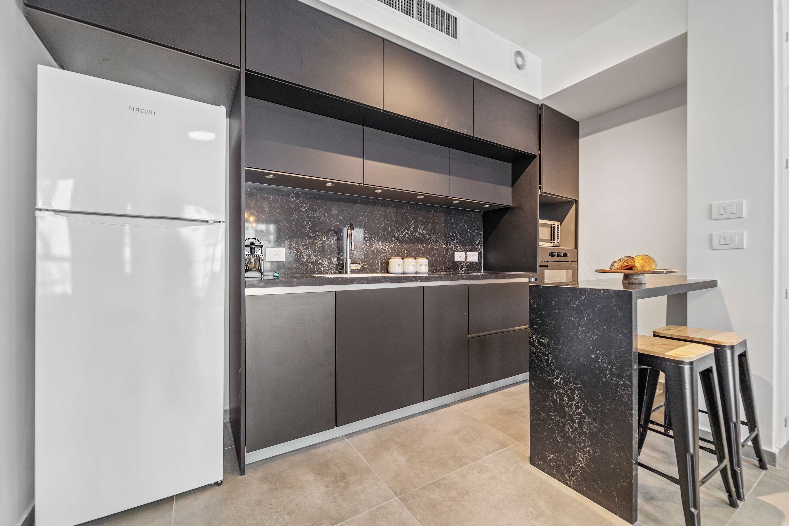 Savyon View Tower 1 Bedroom, Unit SW7 – 5 Min to Shuk, 10 Min to Old City photo 5