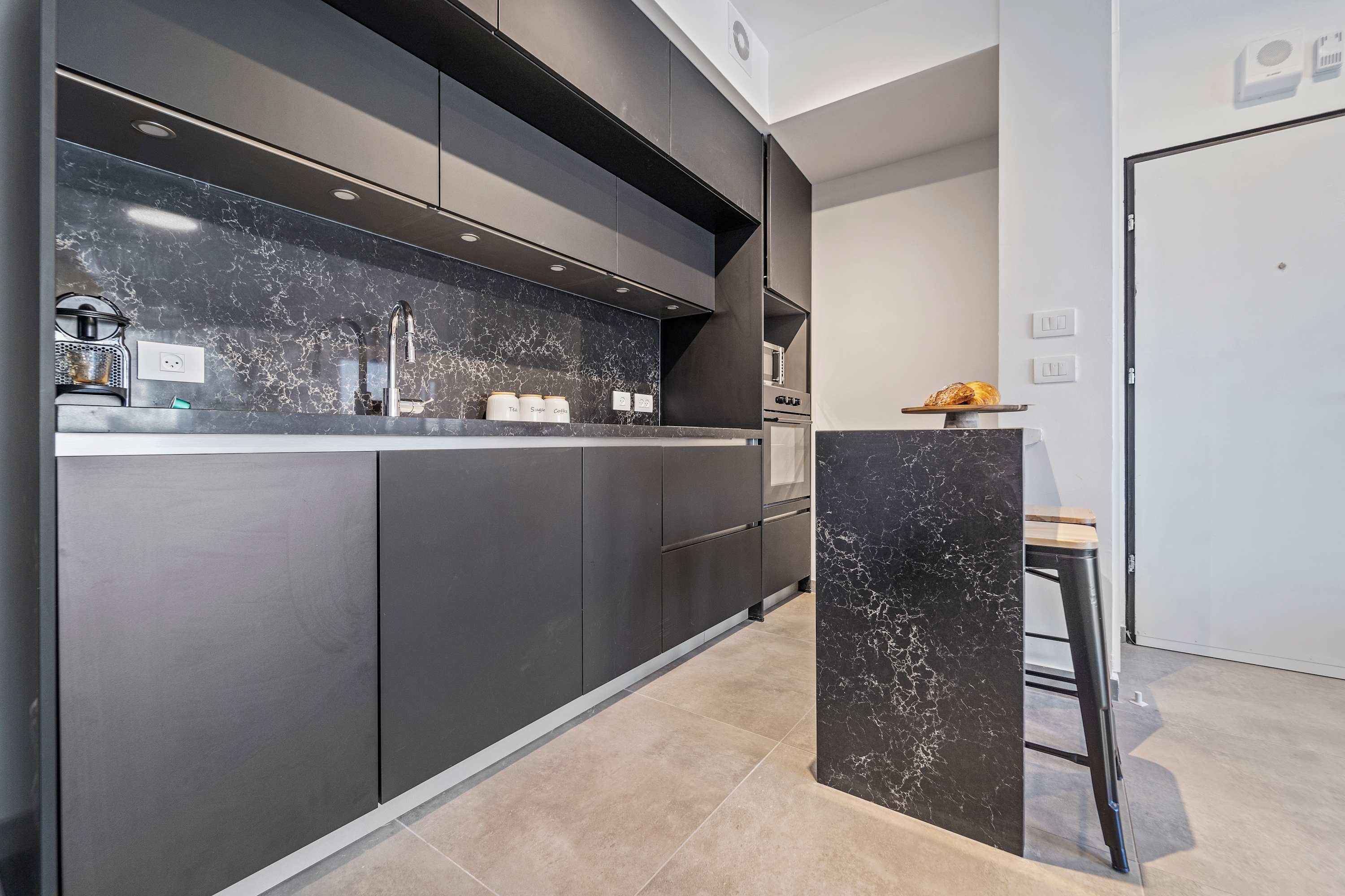 Savyon View Tower 1 Bedroom, Unit SW7 – 5 Min to Shuk, 10 Min to Old City photo 25