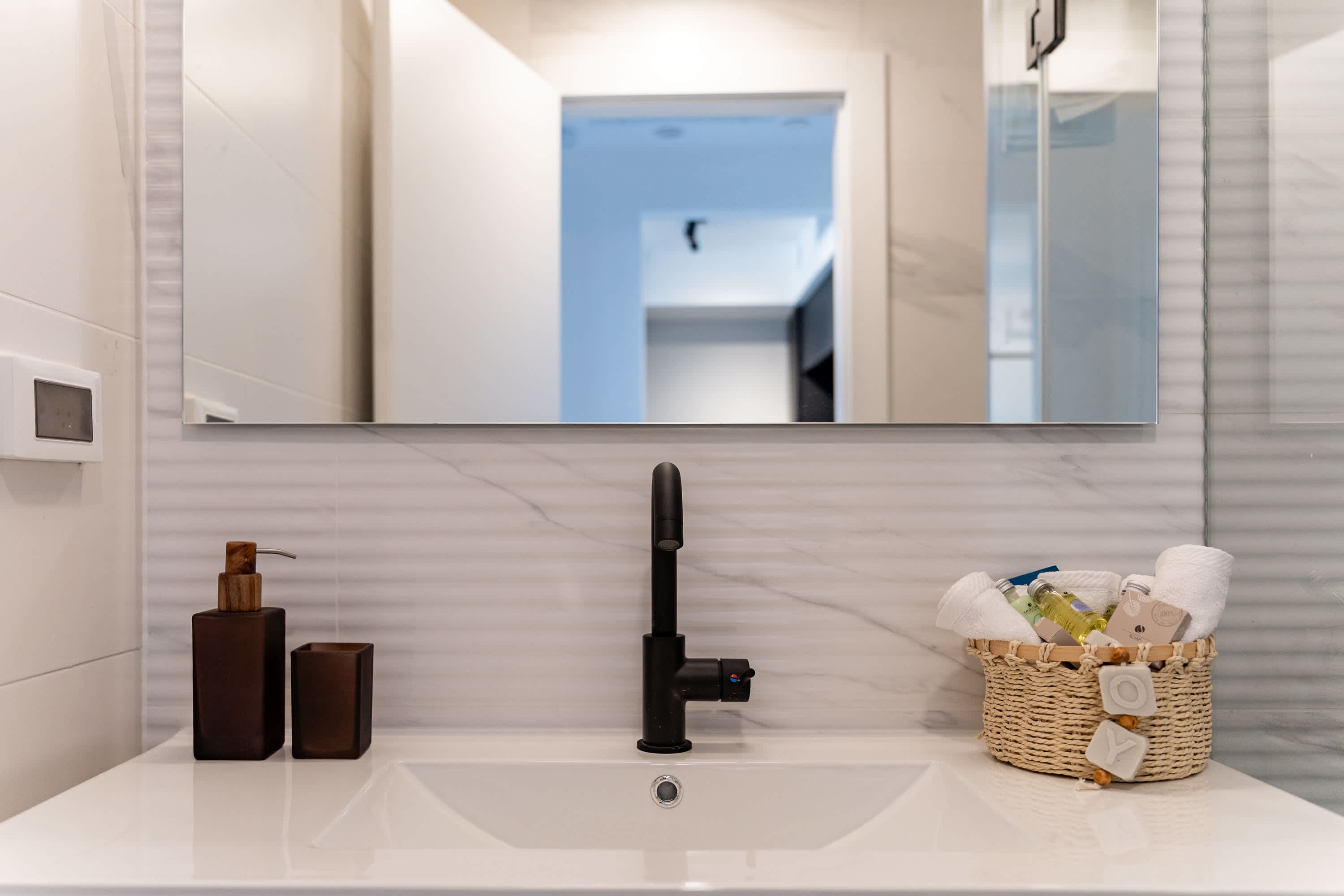 Savyon View Tower 1 Bedroom, Unit SW7 – 5 Min to Shuk, 10 Min to Old City photo 50