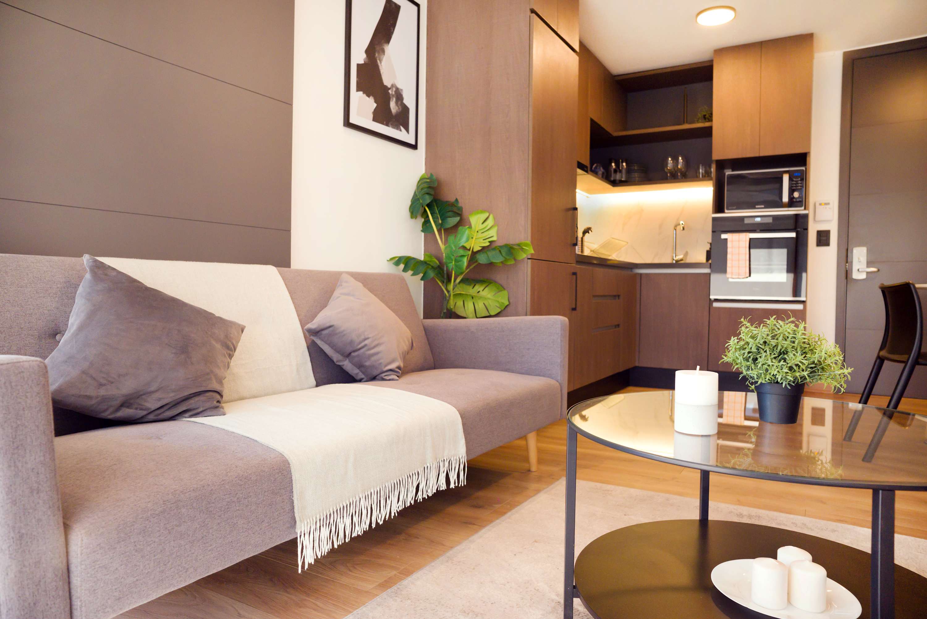 Cozy living space with modern amenities, perfect for relaxing after a day of exploring the city.