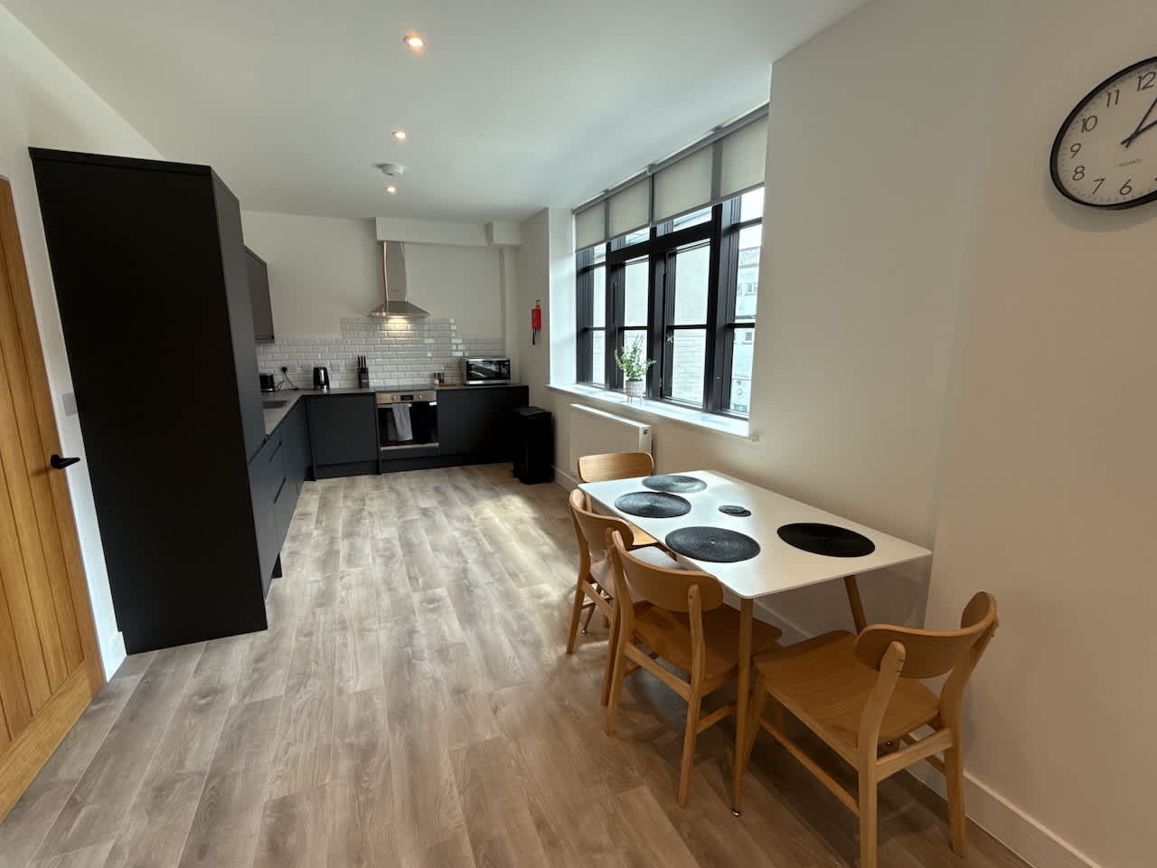 View Beautiful 1 bed - 5 Queen Street, Abingdon - Centrally located, parking subject to availability - Ashbrook Serviced Apartments in 20 Queen Street OX14 3LN Beautiful 1 bed - 5 Queen Street, Abingdon - Centrally located, parking subject to availability - Ashbrook Serviced Apartments in 20 Queen Street OX14 3LN - Property image 5 - VivreStays