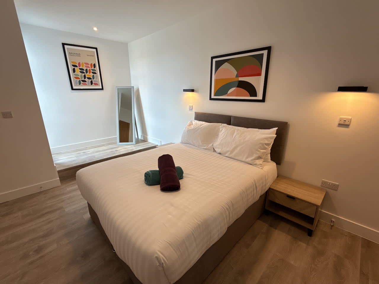 View Beautiful 1 bed - 5 Queen Street, Abingdon - Centrally located, parking subject to availability - Ashbrook Serviced Apartments in 20 Queen Street OX14 3LN Beautiful 1 bed - 5 Queen Street, Abingdon - Centrally located, parking subject to availability - Ashbrook Serviced Apartments in 20 Queen Street OX14 3LN - Property image 2 - VivreStays