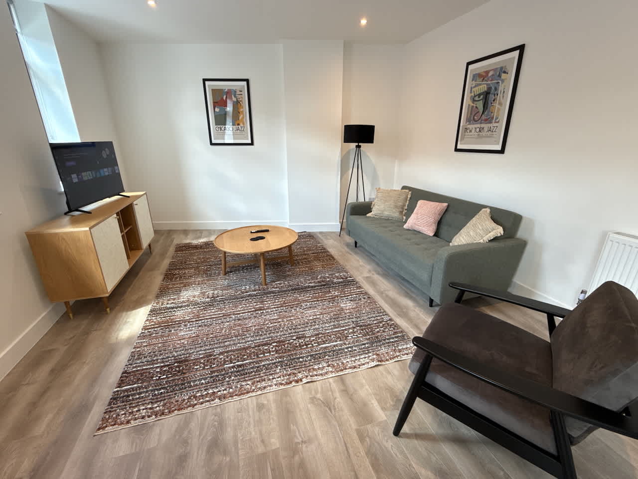 View Beautiful 1 bed - 5 Queen Street, Abingdon - Centrally located, parking subject to availability - Ashbrook Serviced Apartments in 20 Queen Street OX14 3LN Beautiful 1 bed - 5 Queen Street, Abingdon - Centrally located, parking subject to availability - Ashbrook Serviced Apartments in 20 Queen Street OX14 3LN - Property image 7 - VivreStays