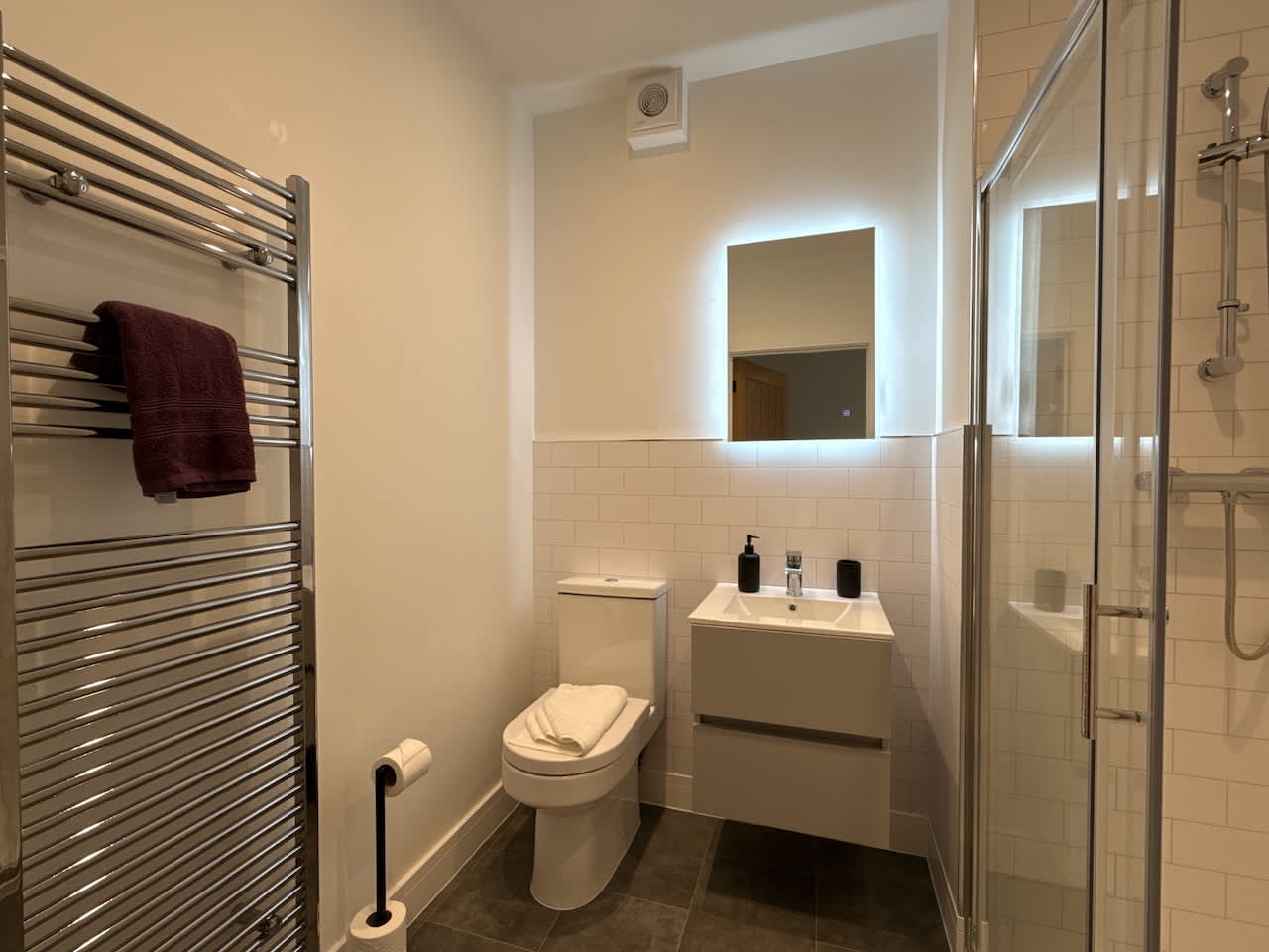View Beautiful 1 bed - 5 Queen Street, Abingdon - Centrally located, parking subject to availability - Ashbrook Serviced Apartments in 20 Queen Street OX14 3LN Beautiful 1 bed - 5 Queen Street, Abingdon - Centrally located, parking subject to availability - Ashbrook Serviced Apartments in 20 Queen Street OX14 3LN - Property image 11 - VivreStays