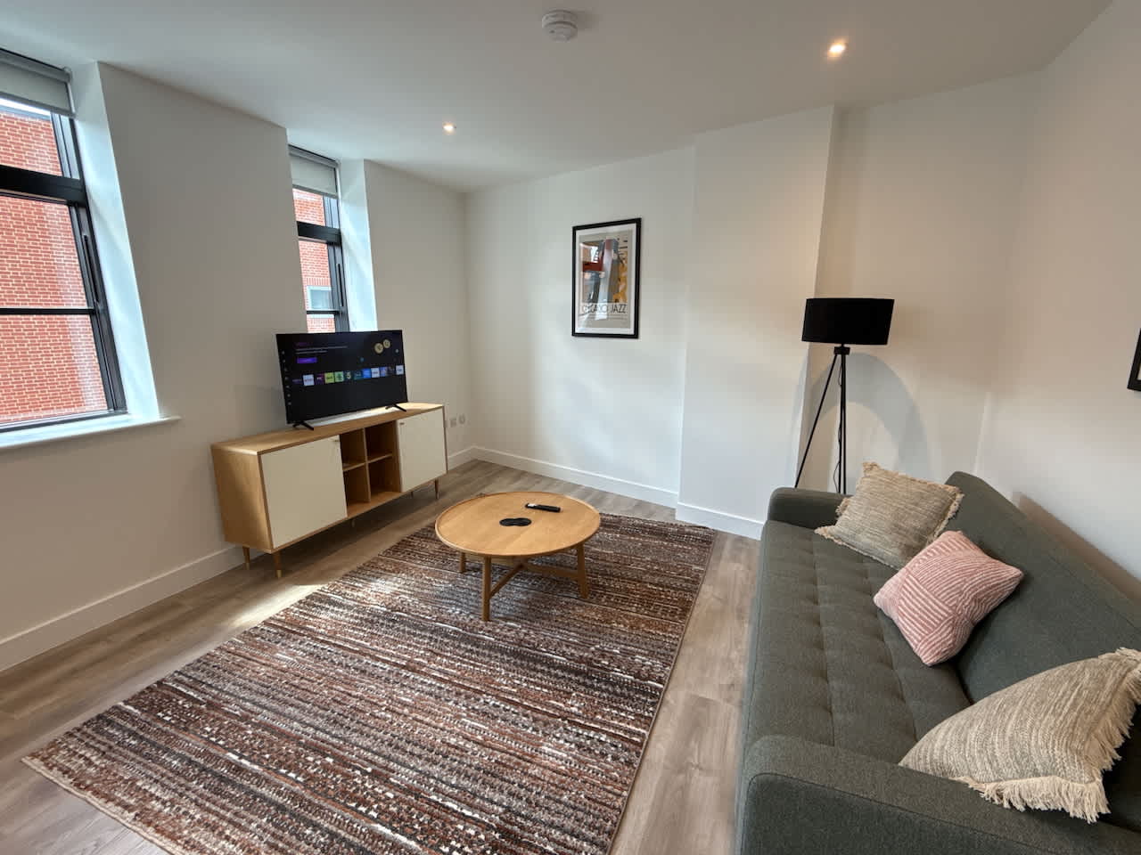 View Beautiful 1 bed - 5 Queen Street, Abingdon - Centrally located, parking subject to availability - Ashbrook Serviced Apartments in 20 Queen Street OX14 3LN Beautiful 1 bed - 5 Queen Street, Abingdon - Centrally located, parking subject to availability - Ashbrook Serviced Apartments in 20 Queen Street OX14 3LN - Property image 9 - VivreStays
