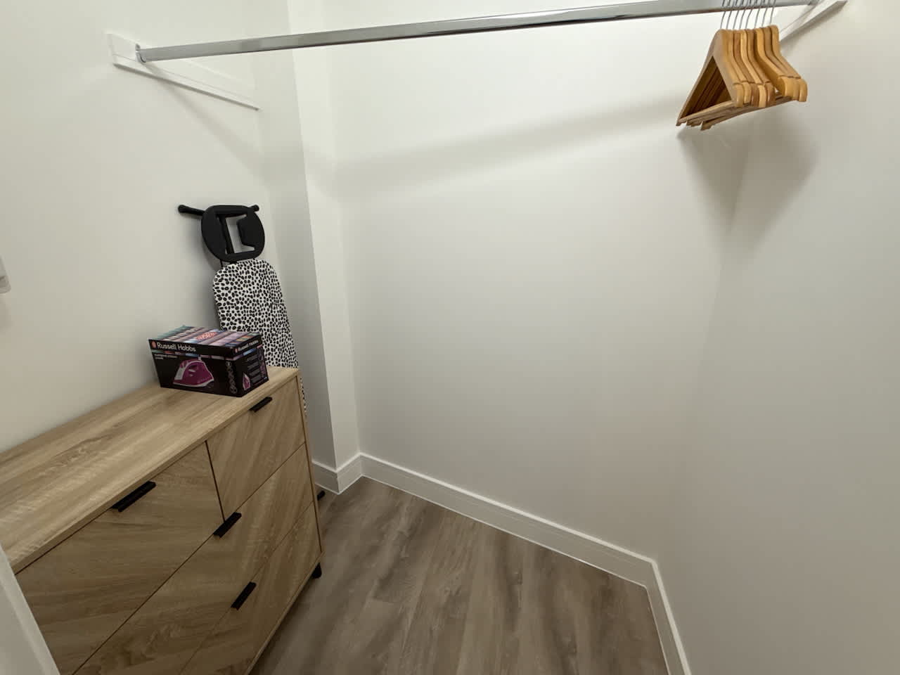 View Beautiful 1 bed - 5 Queen Street, Abingdon - Centrally located, parking subject to availability - Ashbrook Serviced Apartments in 20 Queen Street OX14 3LN Beautiful 1 bed - 5 Queen Street, Abingdon - Centrally located, parking subject to availability - Ashbrook Serviced Apartments in 20 Queen Street OX14 3LN - Property image 12 - VivreStays
