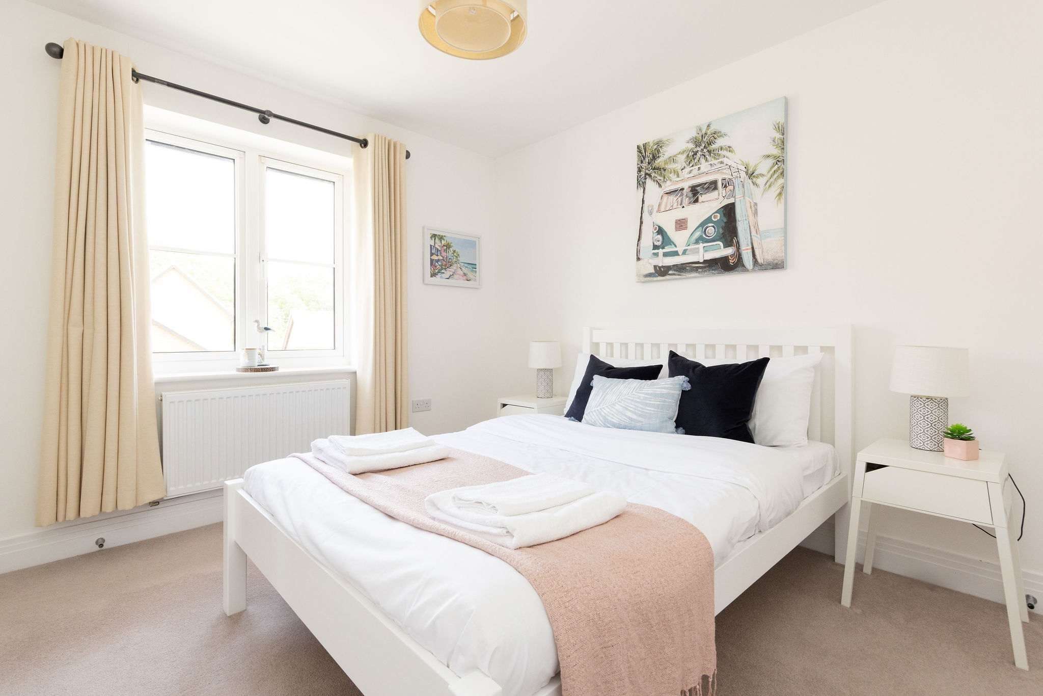 Wake up refreshed in this calming, coastal-themed bedroom, one of five comfortable rooms in this property.