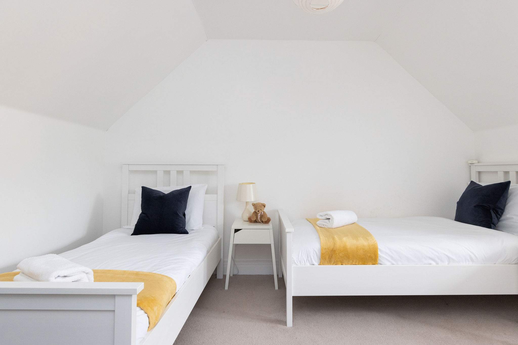 The cosy twin room, a bright and comfortable space perfect for children or friends.