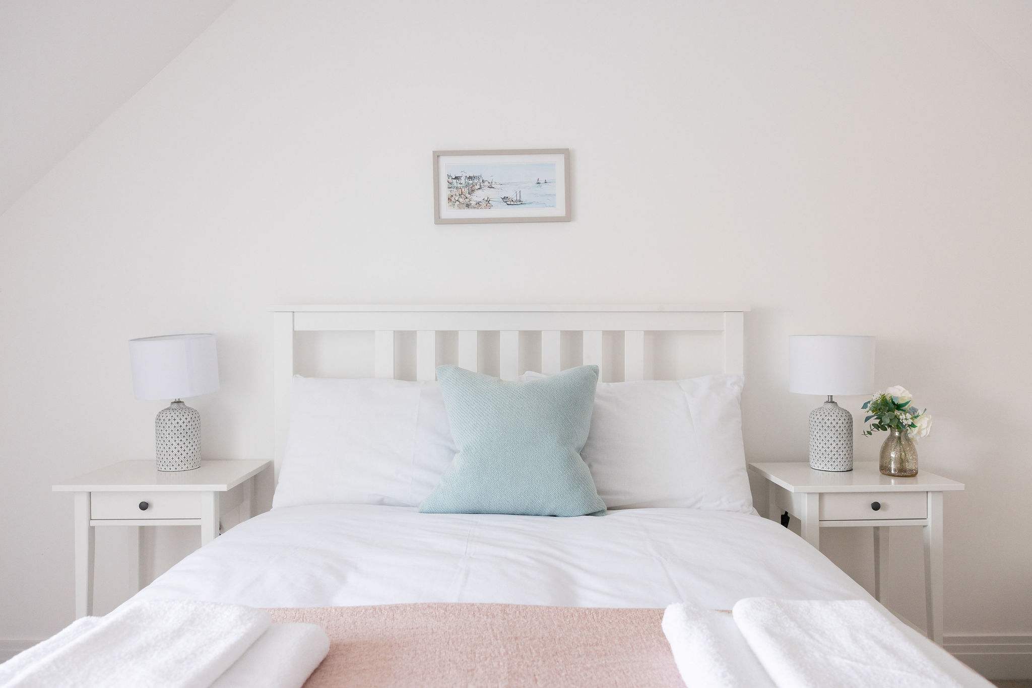 A serene and comfortable bedroom awaits a restful stay.