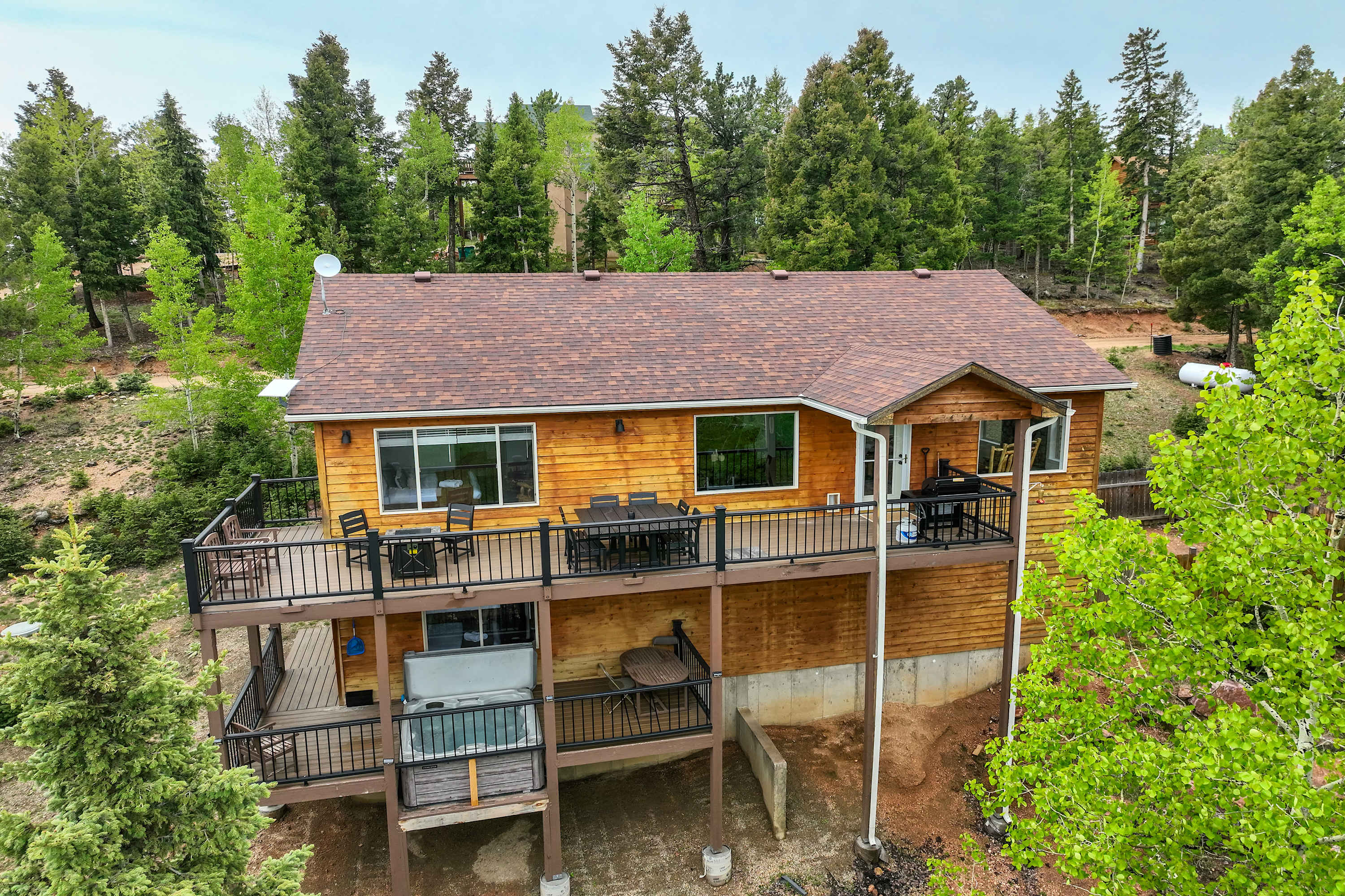 Cedarstone Lodge! Luxe Mountain Retreat w/ Hot Tub — Woodland Park, CO — vacation rental