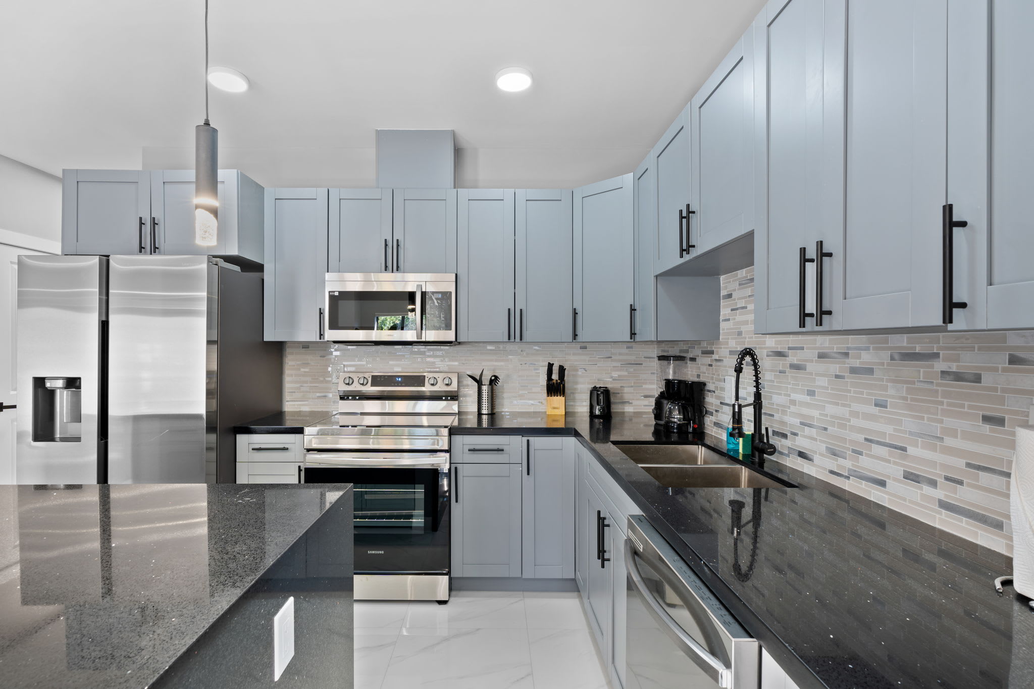 Spacious 4-BR House W Free Parking