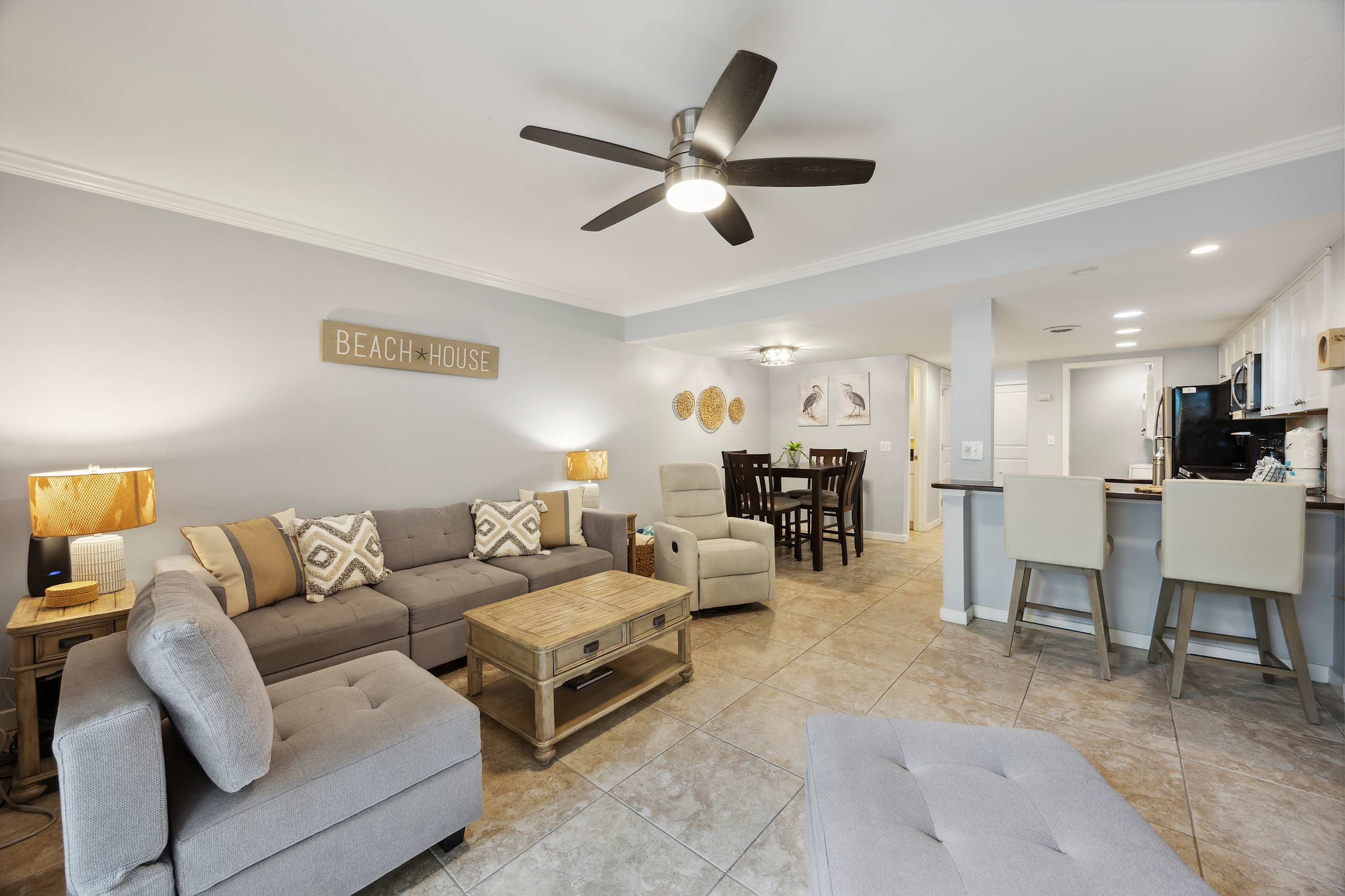 Sunny Days Coastal Stays 2BR Villa in Coligny Beach | Photo 2