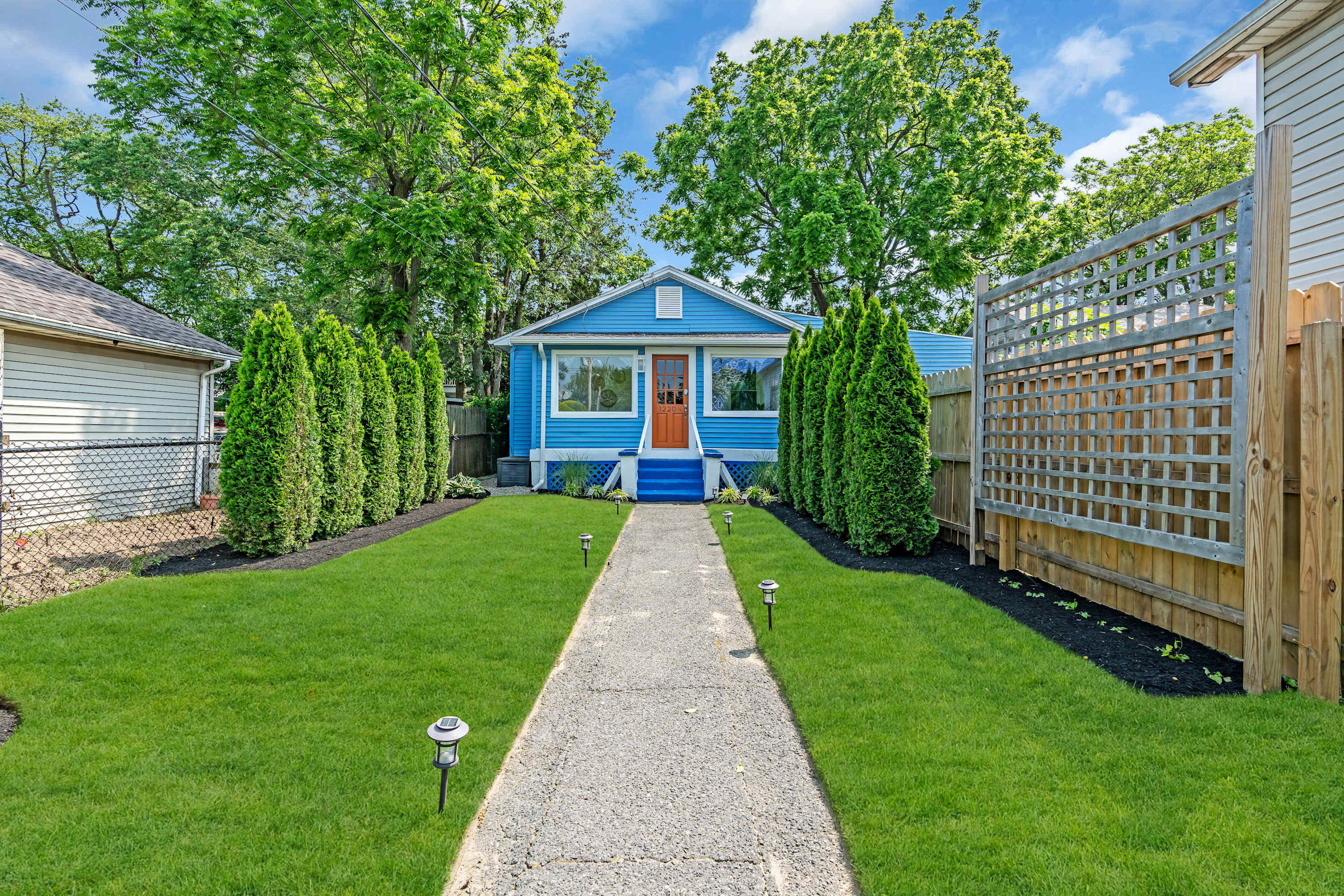 Bungalow Blue in Bradley Park! Beach Badges Included!