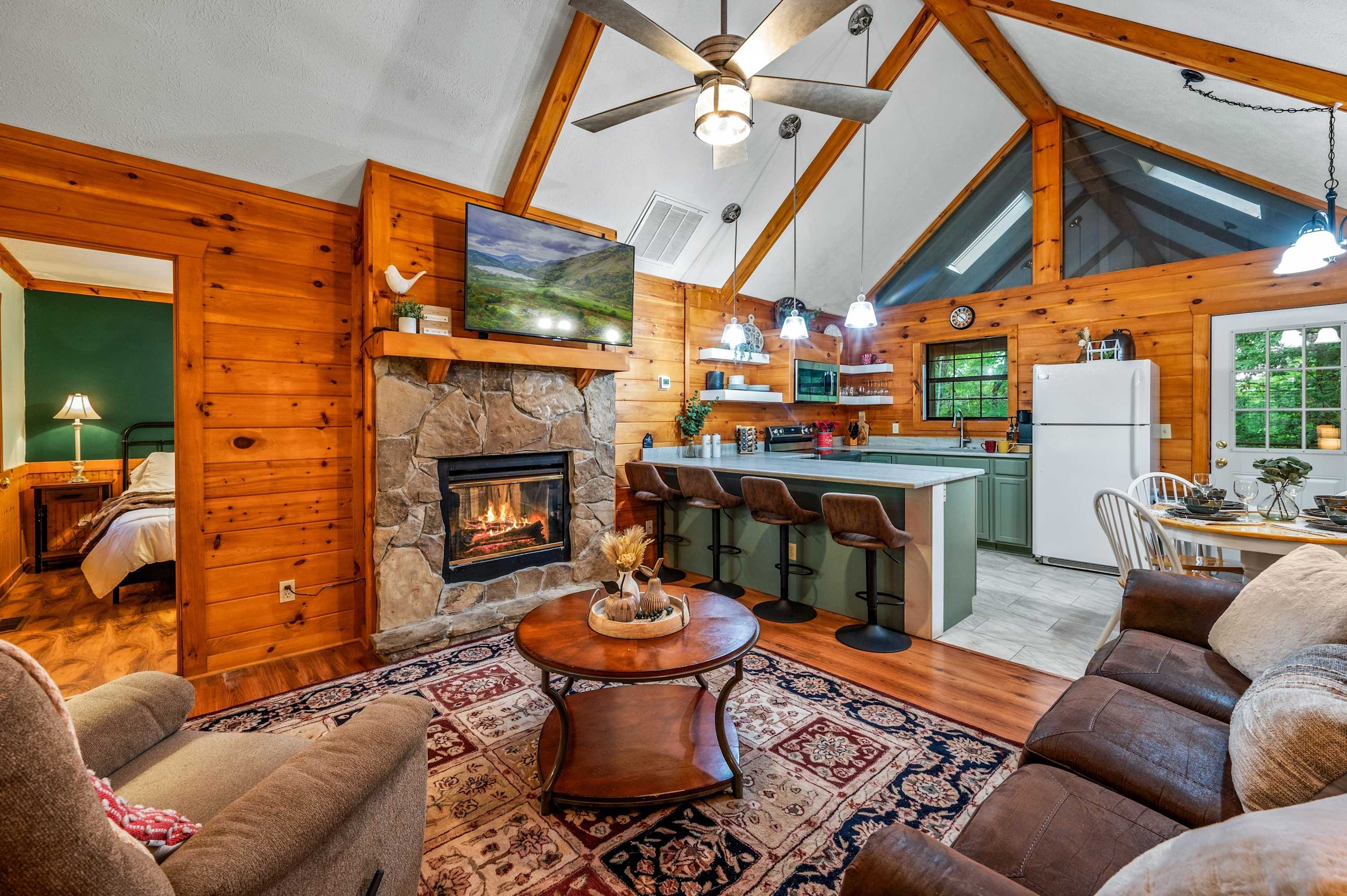 Maddie's Manor: Cozy Getaway in Pigeon Forge — Pigeon Forge, TN — vacation rental