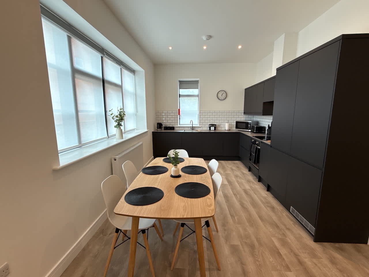 Luxury 3 bedroom, 2 bathroom All ground floor,  centrally located - 2 Queen Street - Ashbrook Serviced Apartments in 20 Queen Street OX14 3LN - Property image 9 - VivreStays