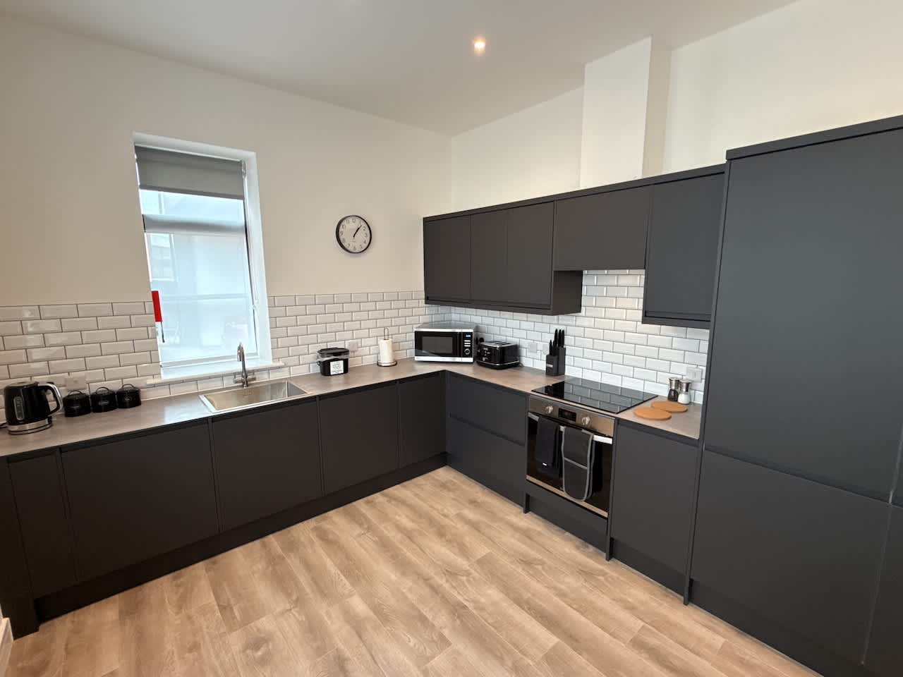 Luxury 3 bedroom, 2 bathroom All ground floor,  centrally located - 2 Queen Street - Ashbrook Serviced Apartments in 20 Queen Street OX14 3LN - Property image 10 - VivreStays