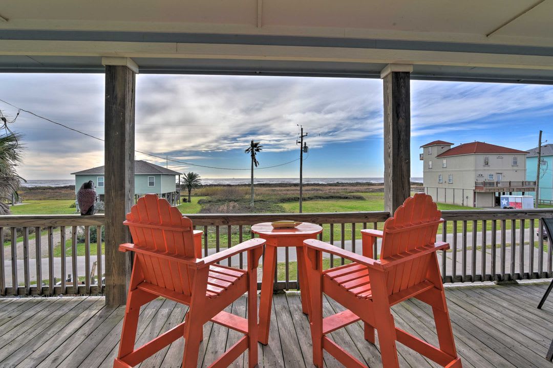 Blue Crab – Ocean-View Escape, Sleeps 10, 4BR/4BA, Steps from the Beach — Crystal Beach, TX — vacation rental