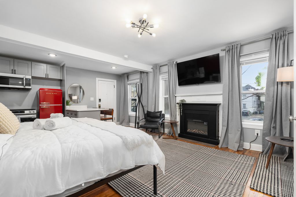 Charming Studio Retreat With Unique Themes - Cozy Convenience - Columbus, OH