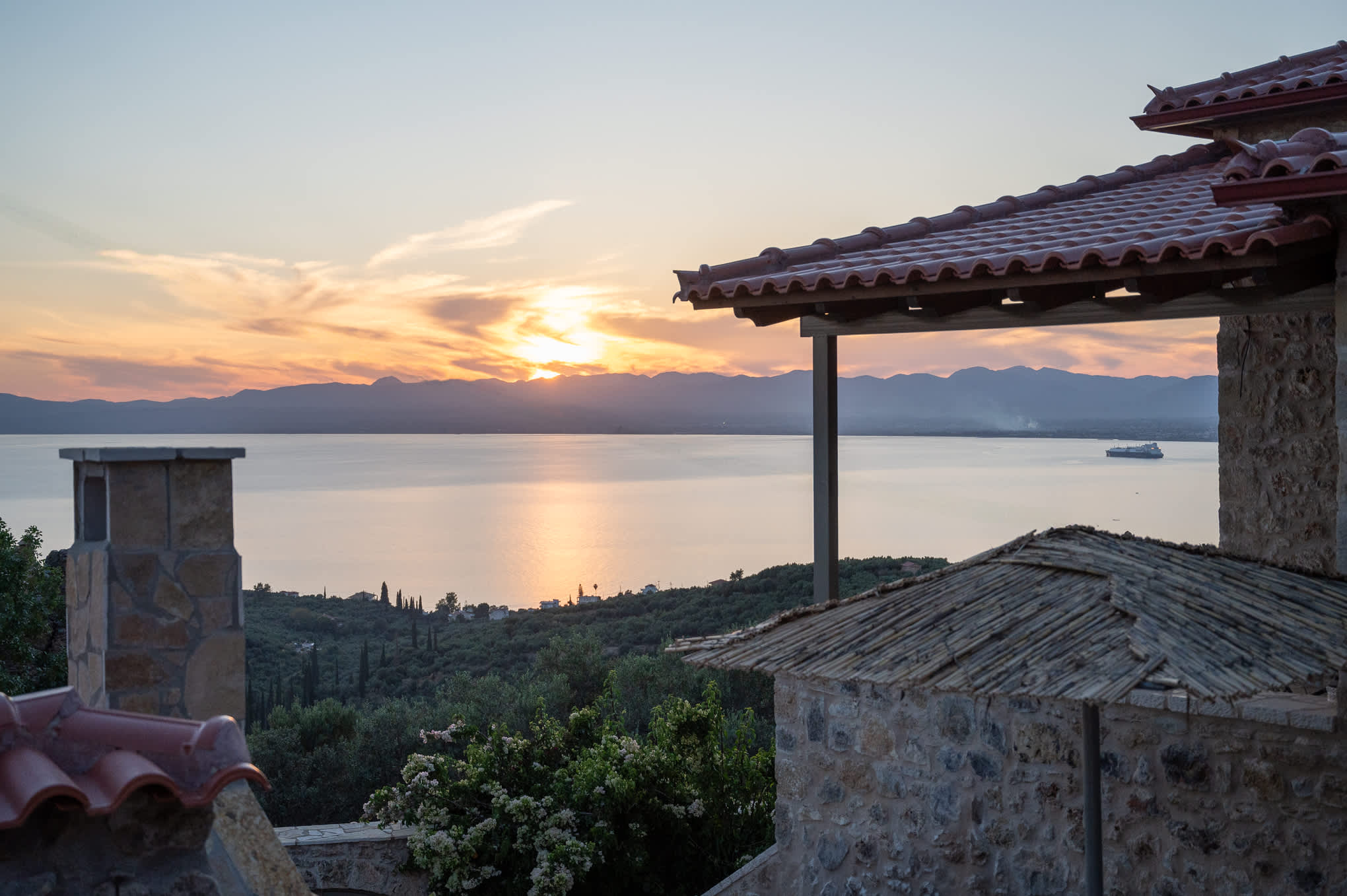 Niki's Tower - Exclusive Serene Seaview Stone Gem — Kalamata, Mikra Mantineia — vacation rental