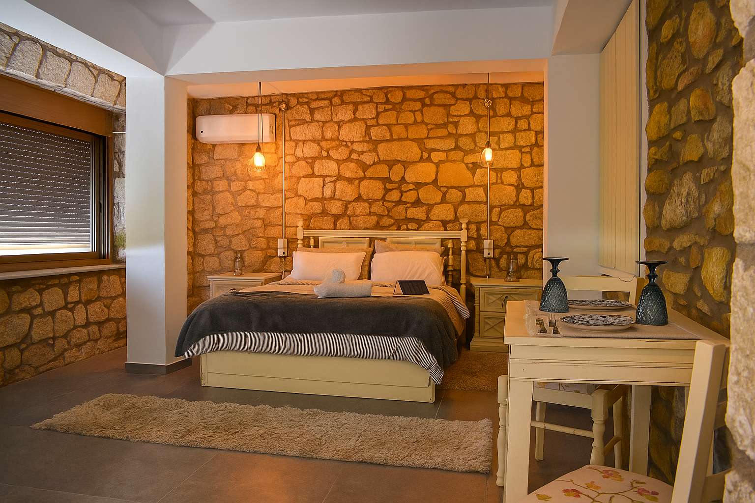 Coastal Stone Hideaway with Stunning Scenery — Kalamata, Kitries, Peloponnisos Dytiki Ellada ke Ionio — vacation rental