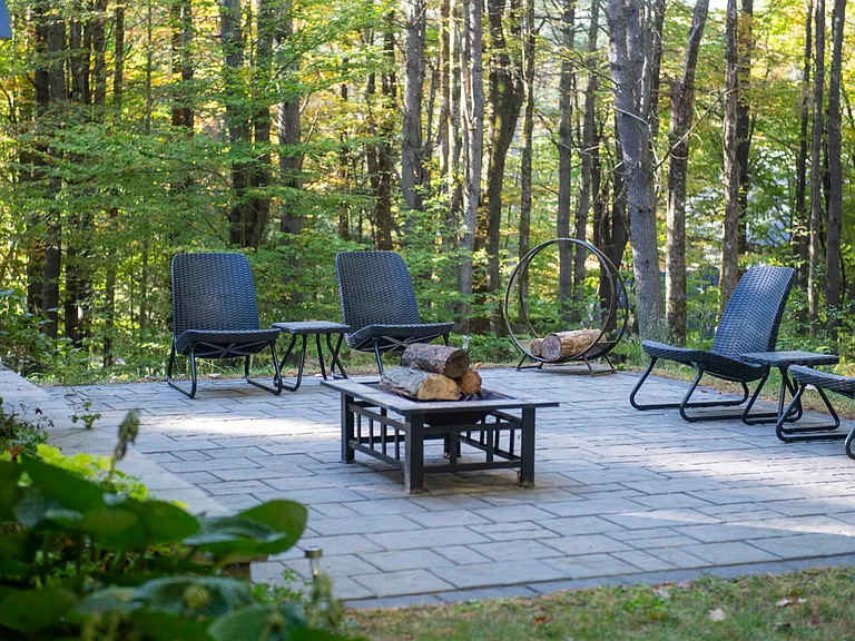 Acres & Views! Firepit, BBQ | Bayley Way Getaway
