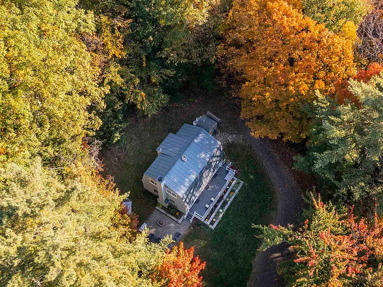 Acres & Views! Firepit, BBQ | Bayley Way Getaway