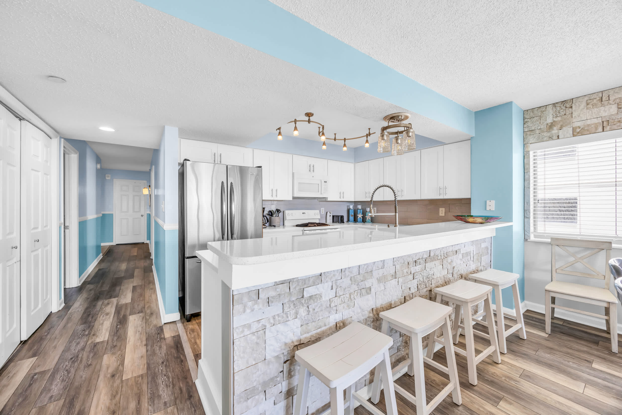 The Jewel Modern Oceanfront Style w Huge Balcony