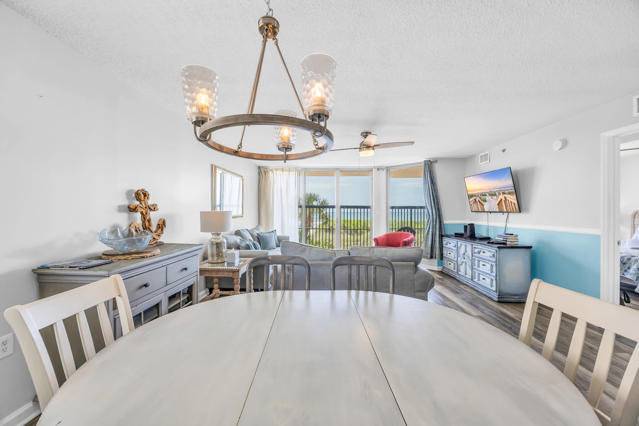 The Jewel Modern Oceanfront Style w Huge Balcony