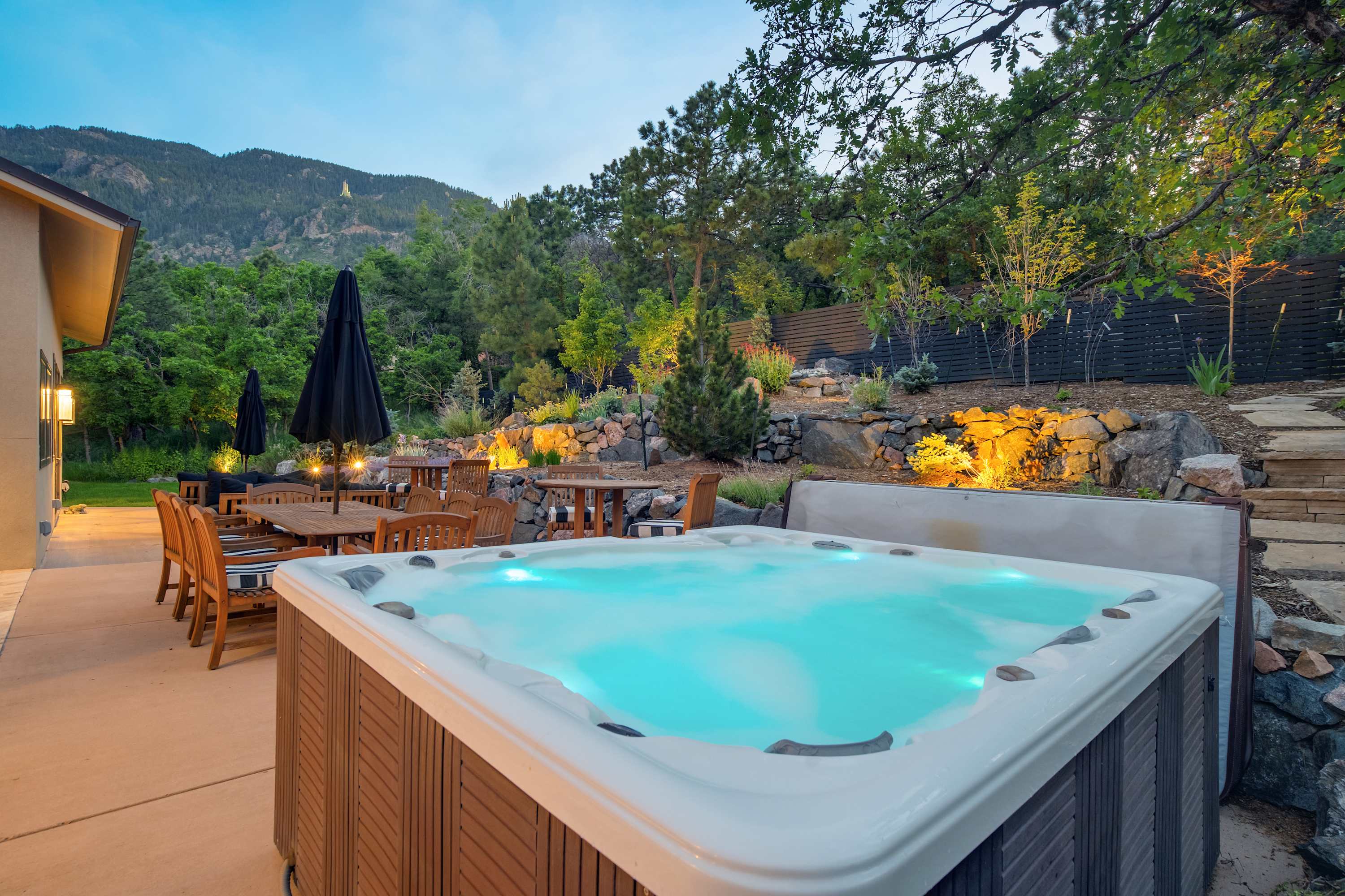 Hot tub, Outdoor dining, BBQ Grill, Fire pit & Gym — Colorado Springs, CO — vacation rental
