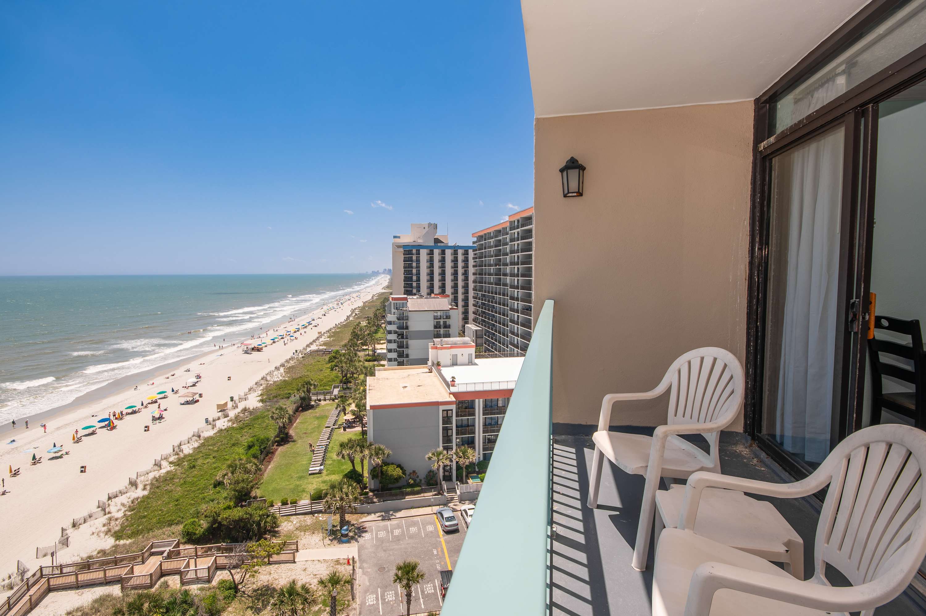 Beachfront views that remind you you’re on vacation every second.
