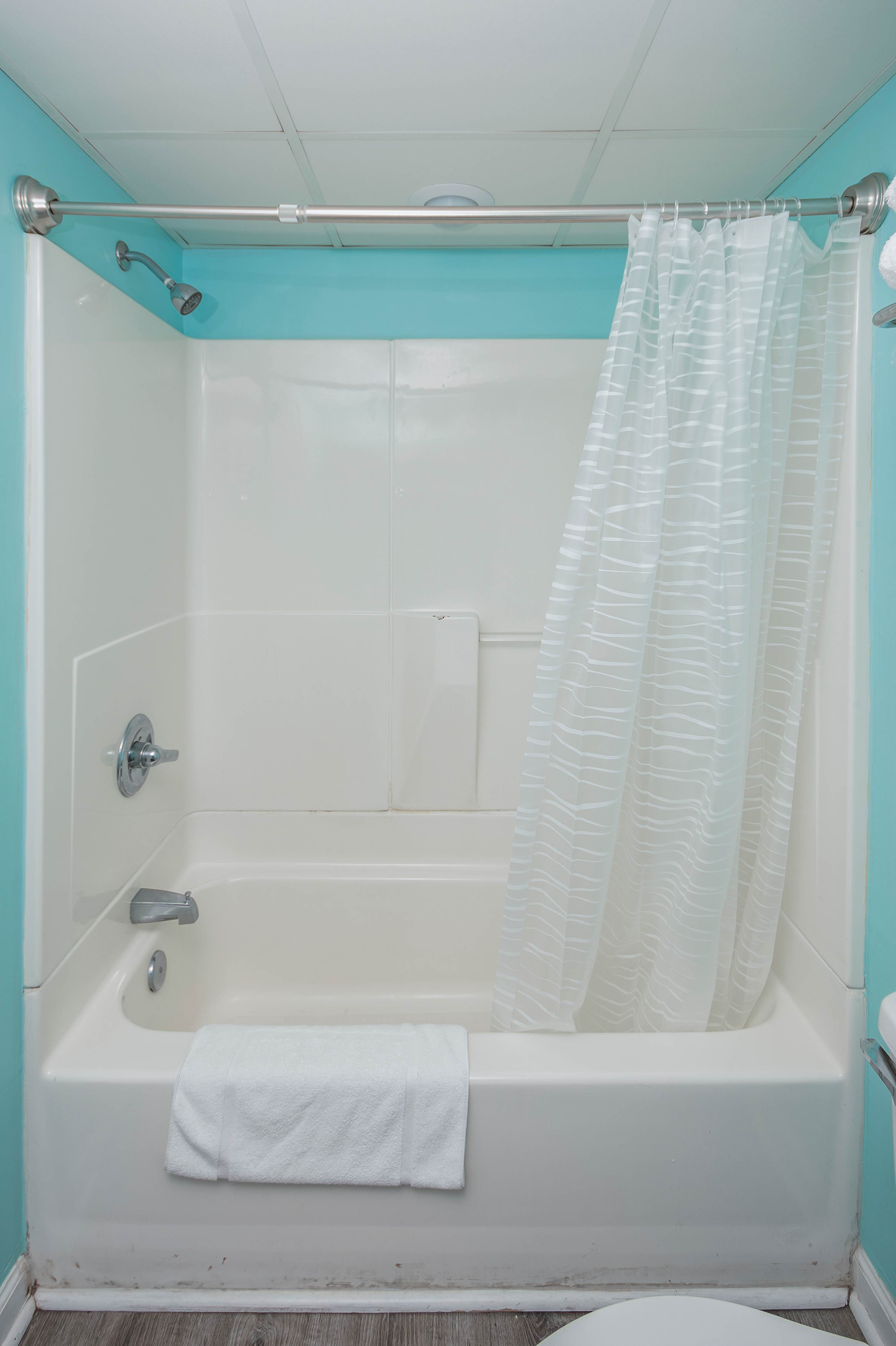 Modern fixtures and a clean vibe make this bathroom a beachside gem.
