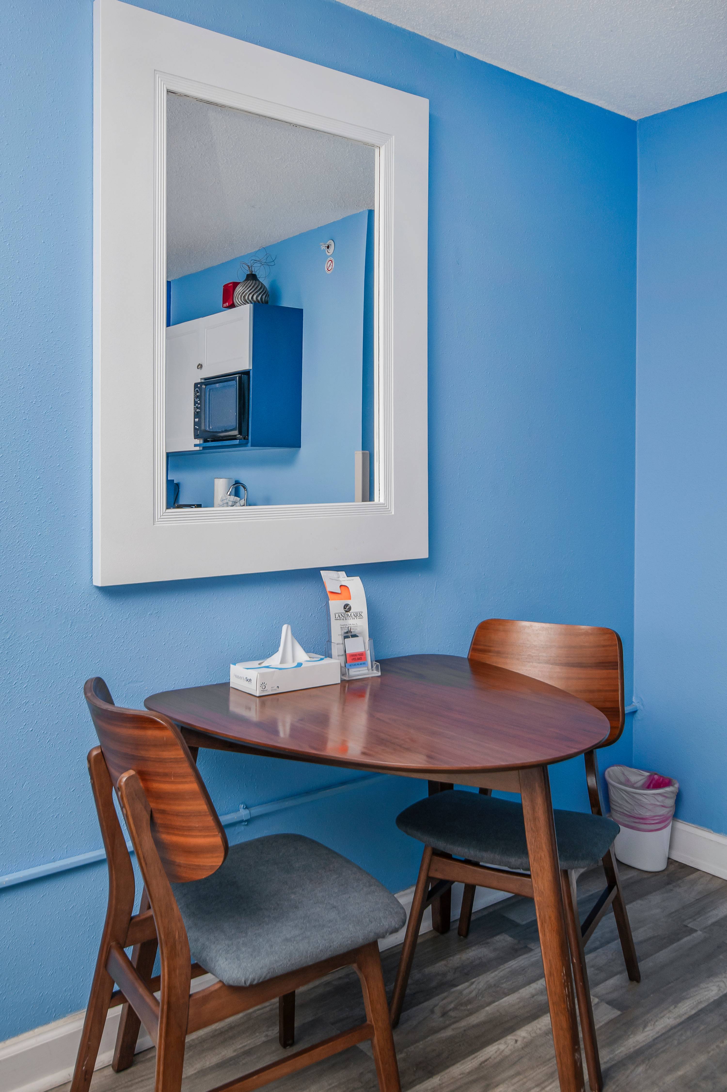 A bright and welcoming space for morning coffee or family dinners.
