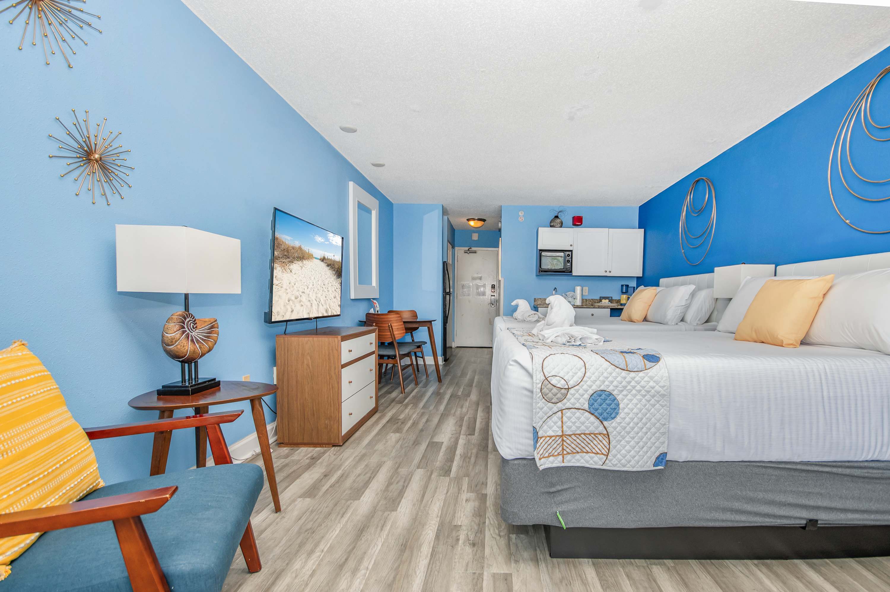 The ideal end to your Myrtle Beach day—curl up with your favorite show in bed.
