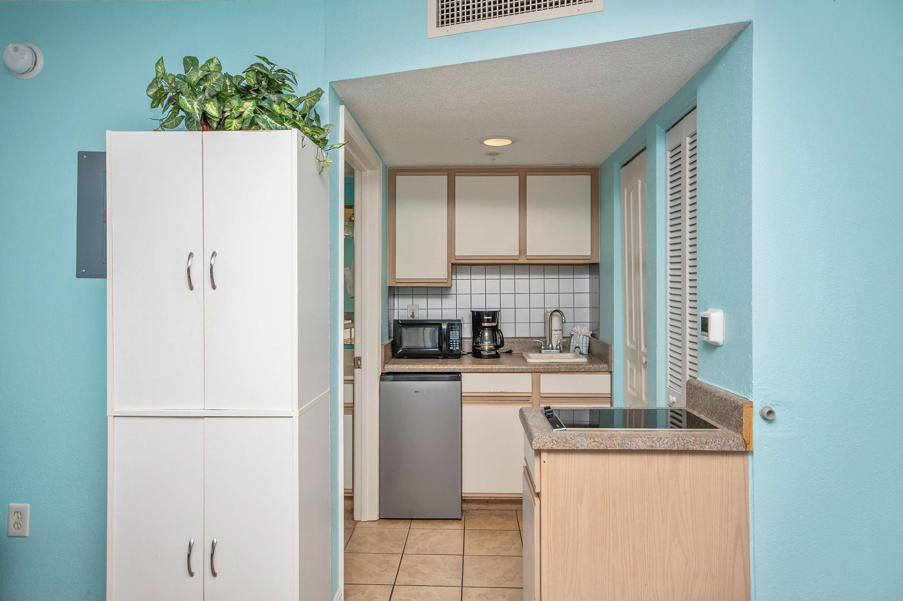 Spacious layout and full cookware set for meals made easy.
