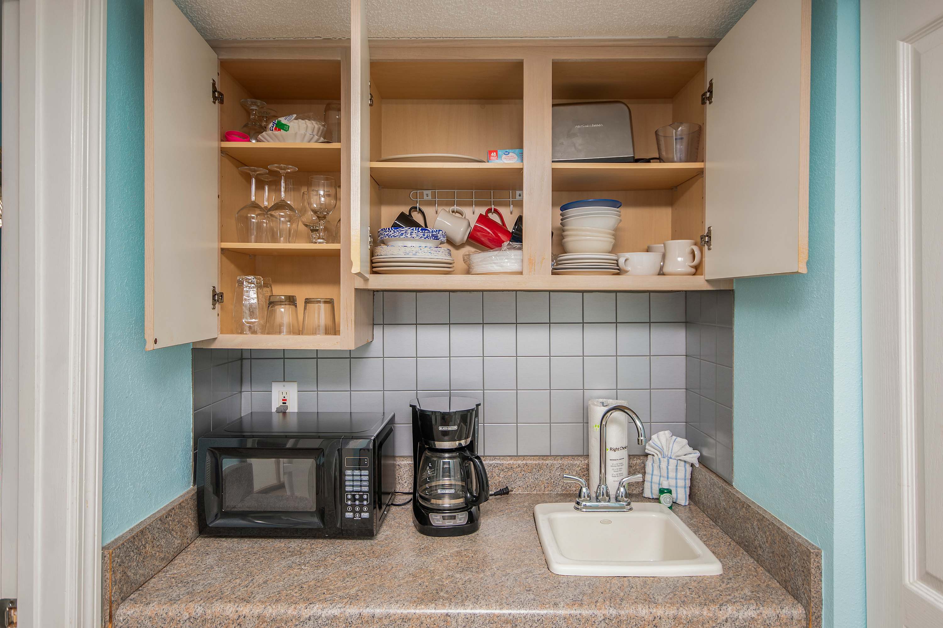 From quick bites to full dinners—this kitchen helps you vacation your way.
