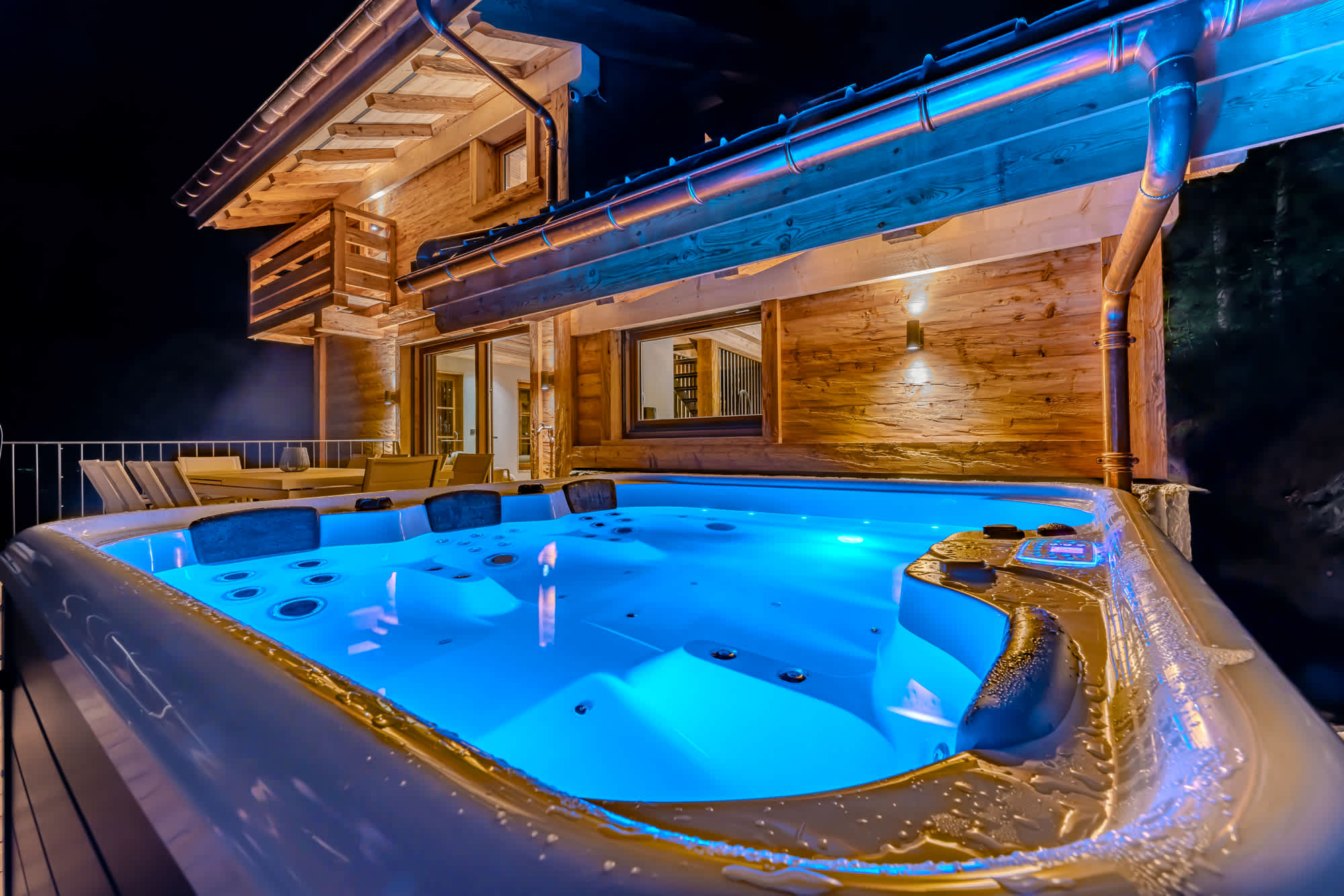 Luxurious Chalet with Sauna & Jacuzzi in Megeve with Parking — Megève, Auvergne-Rhône-Alpes — vacation rental