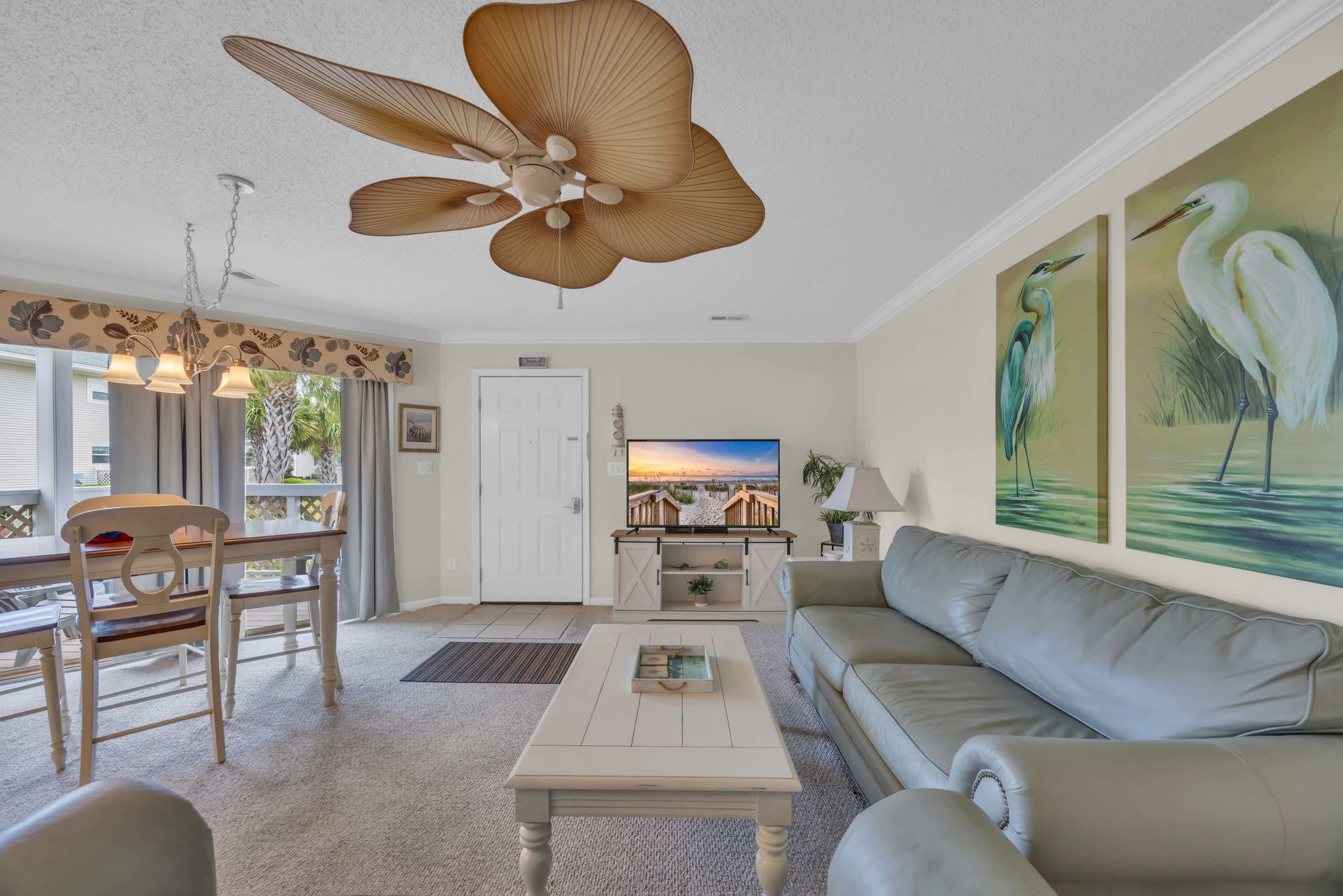 Shorehaven Lakefront & Steps to Beach w Pool