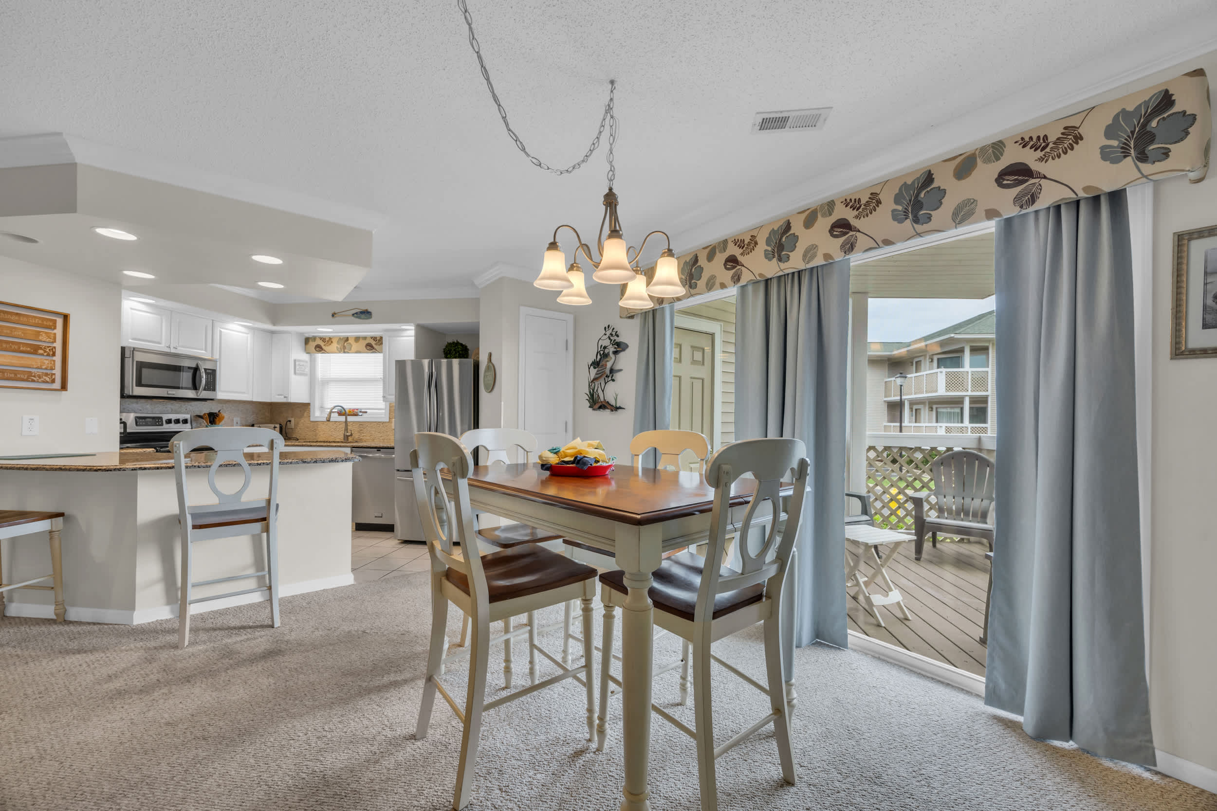 Shorehaven Lakefront & Steps to Beach w Pool