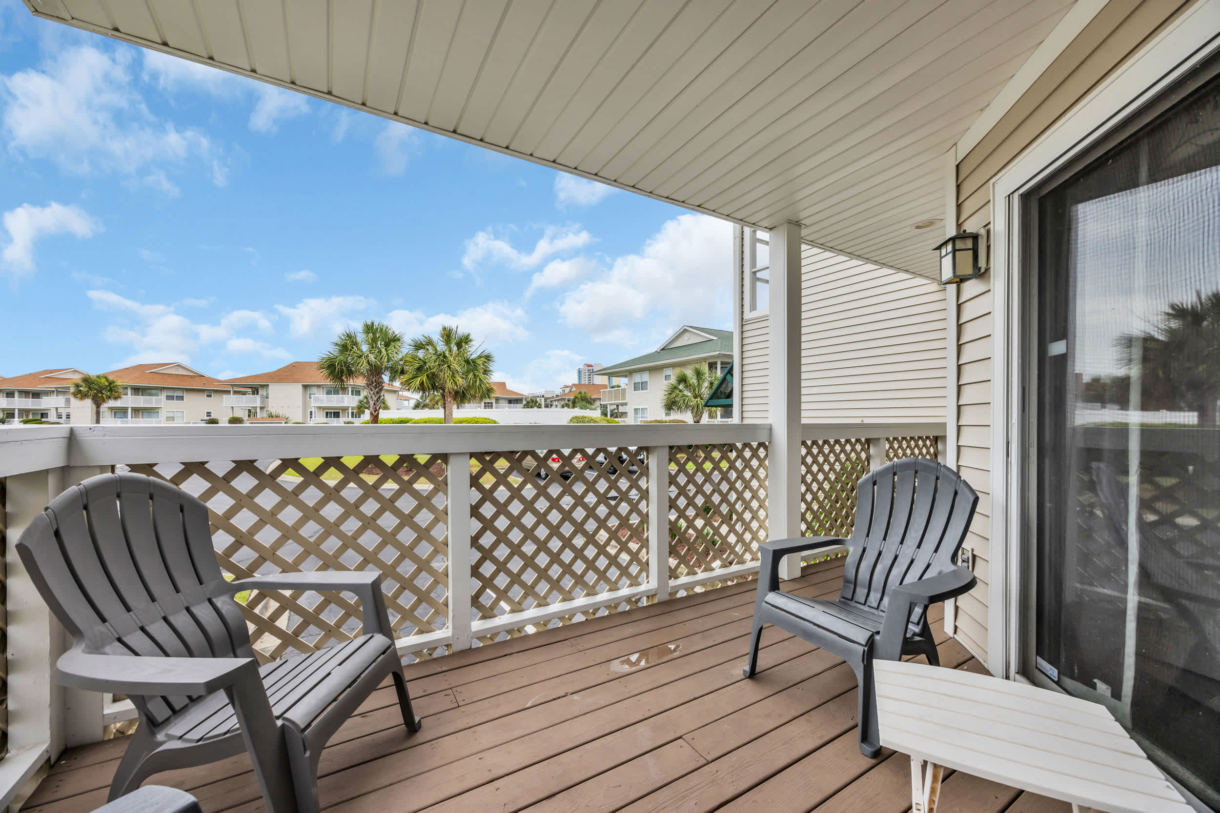 Shorehaven Lakefront & Steps to Beach w Pool