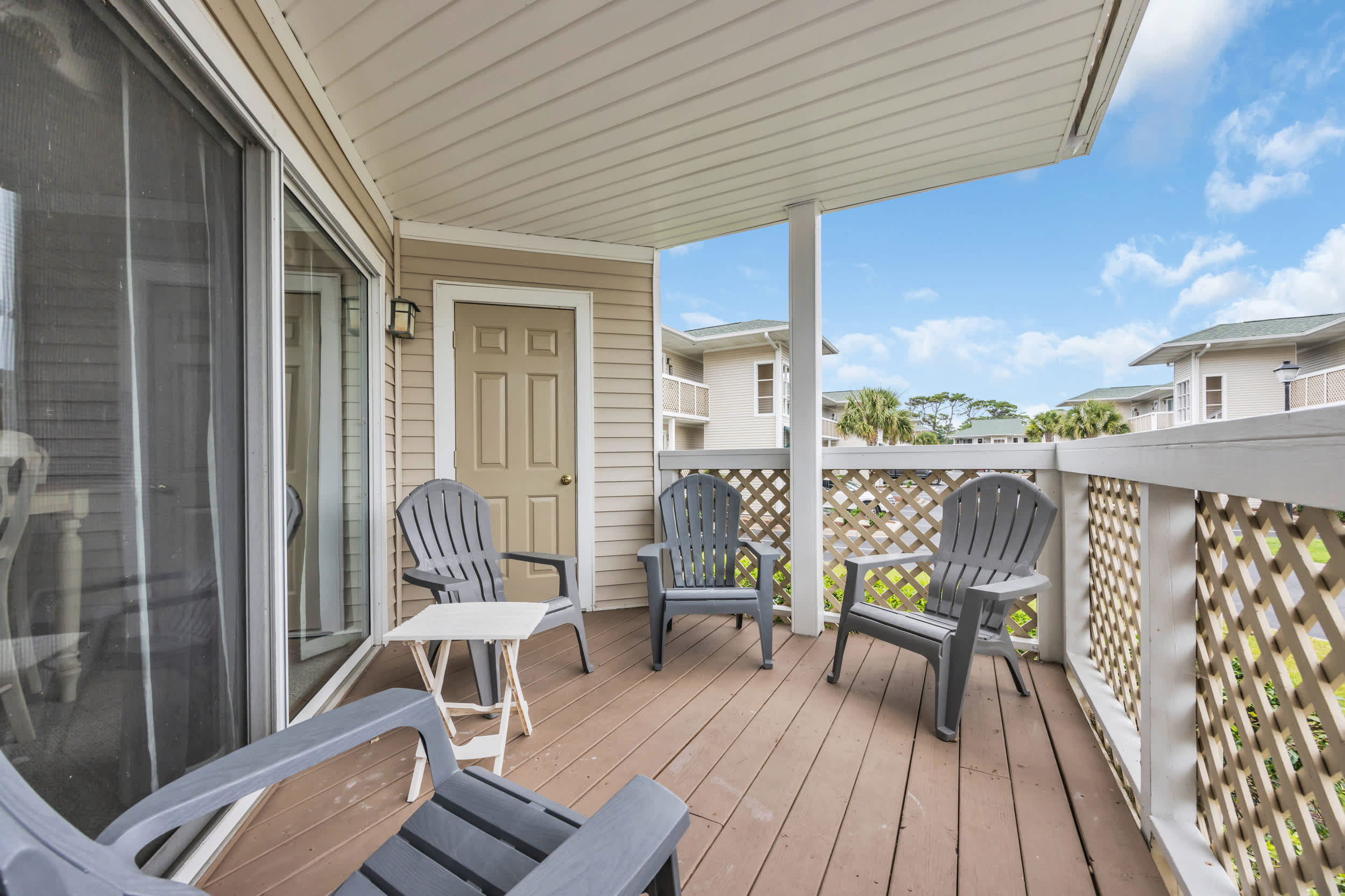 Shorehaven Lakefront & Steps to Beach w Pool