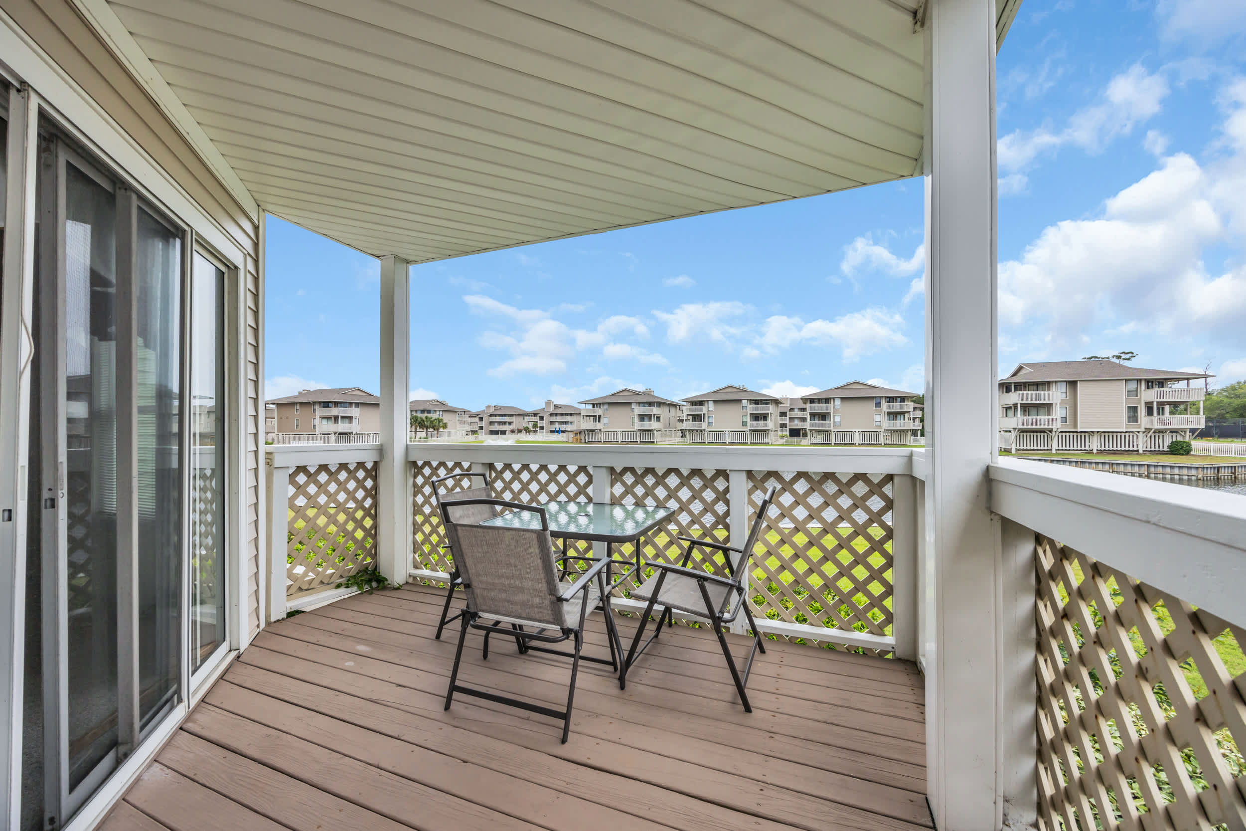 Shorehaven Lakefront & Steps to Beach w Pool