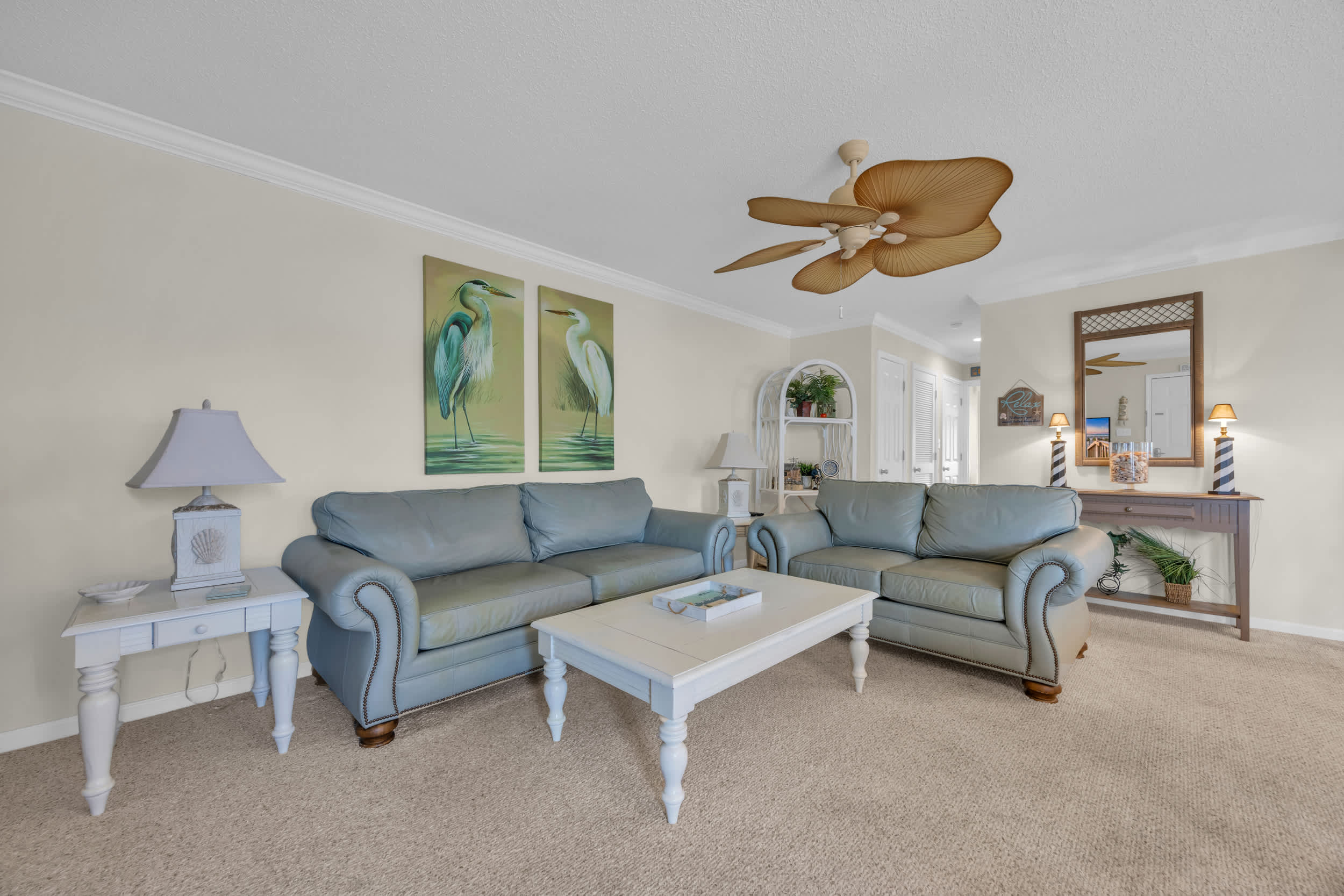 Shorehaven Lakefront & Steps to Beach w Pool