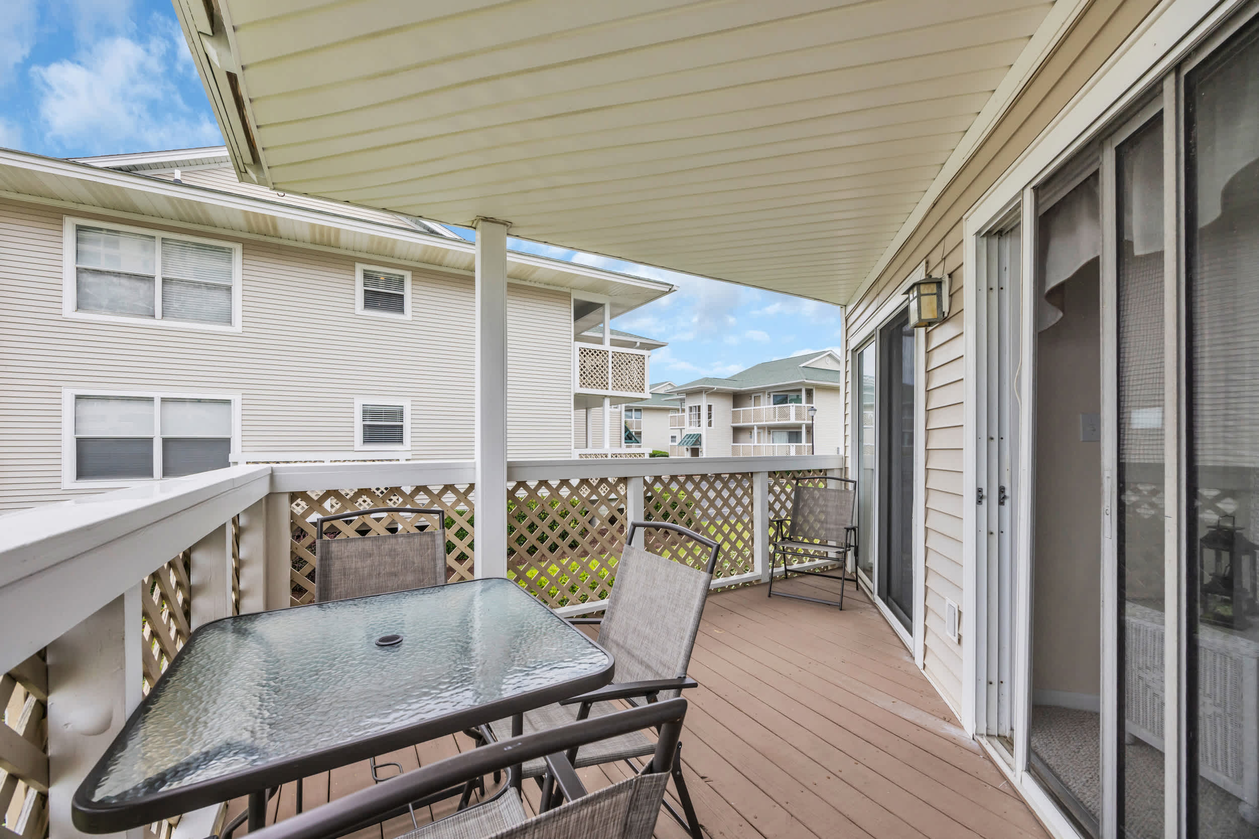 Shorehaven Lakefront & Steps to Beach w Pool