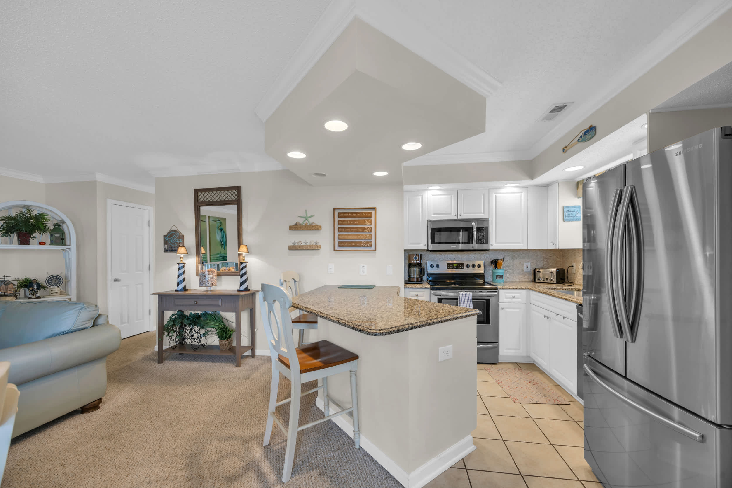 Shorehaven Lakefront & Steps to Beach w Pool