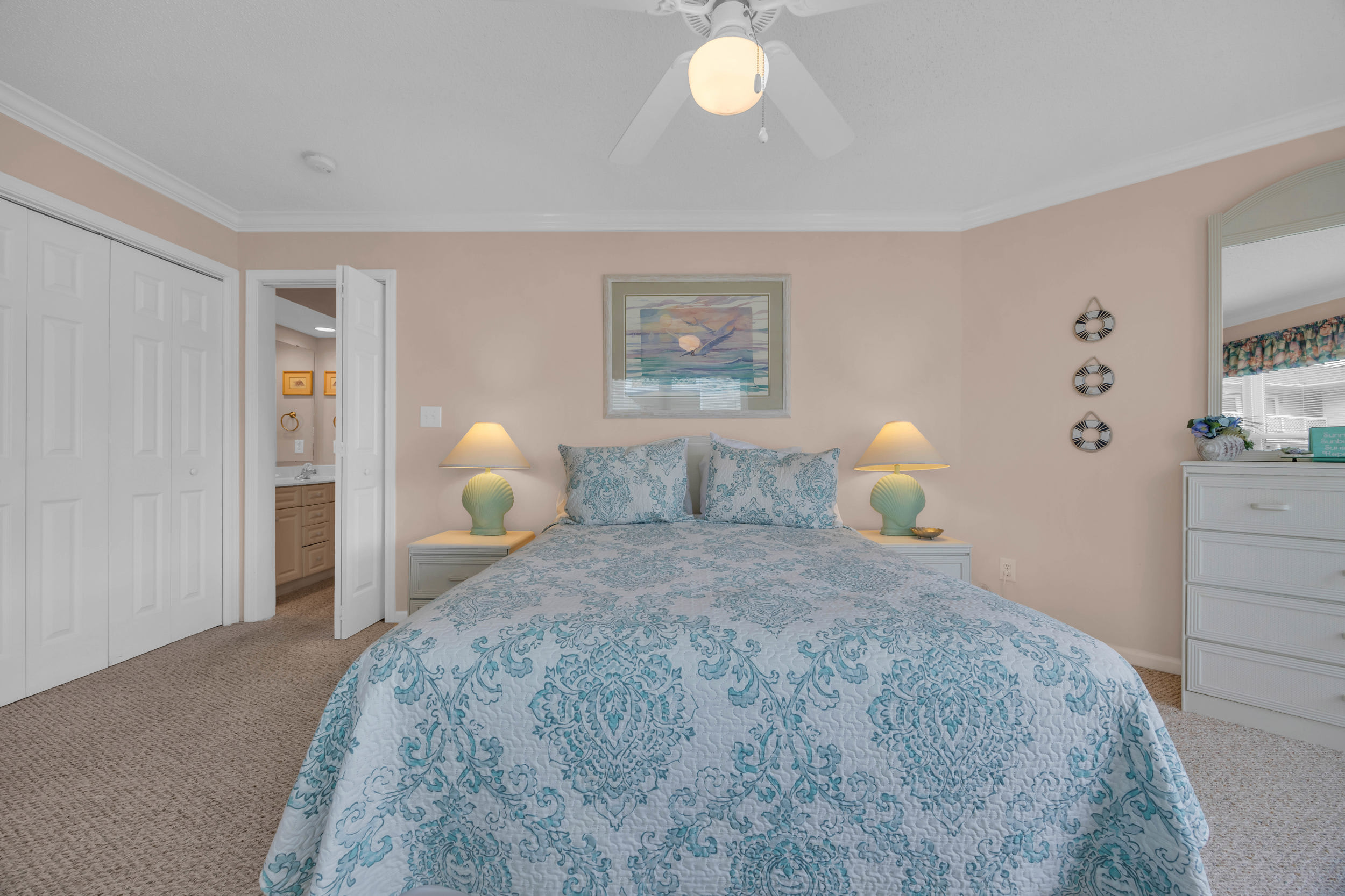 Shorehaven Lakefront & Steps to Beach w Pool